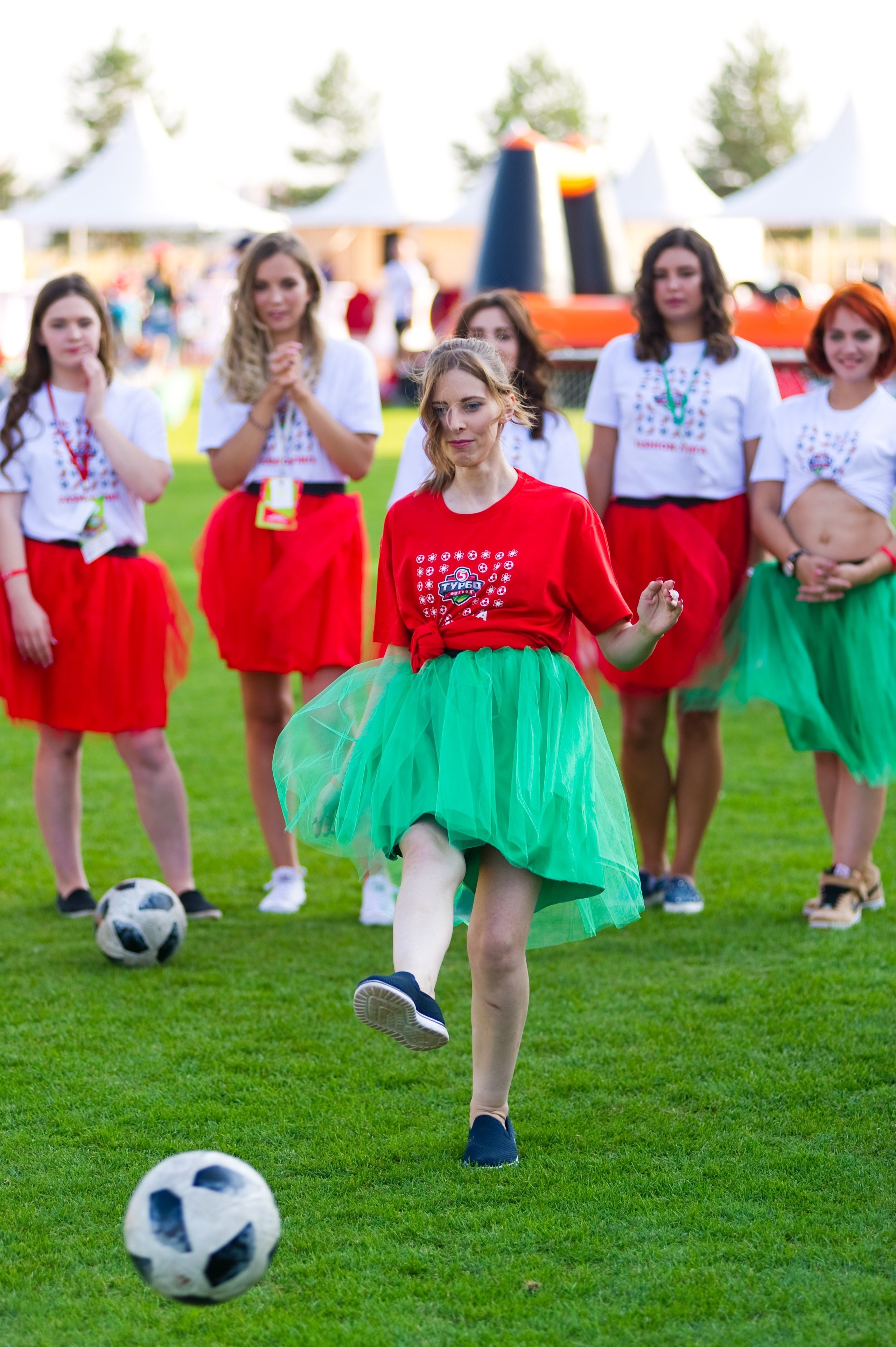 Турбофутбол (корпоративное соревнование «Пятерочки»). Репортажный фотограф и видеограф Слава Думчев. Тимбилдинги, отчетники, корпоративы