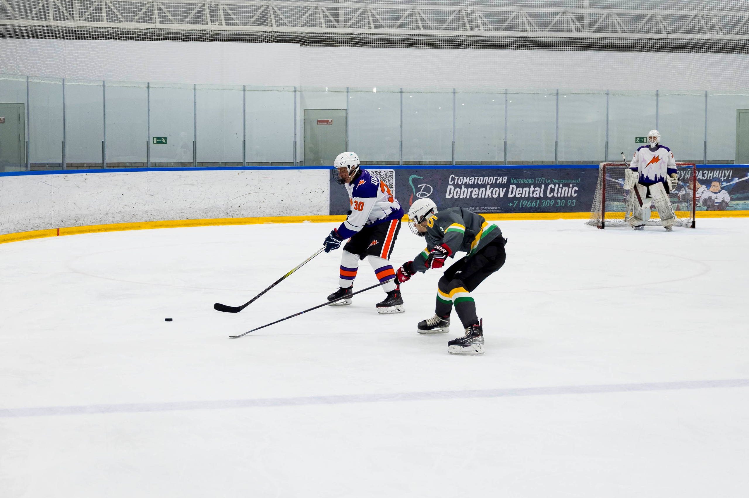 Хоккейный матч корпоративной команды Зарубежнефть. Репортажный фотограф и видеограф Слава Думчев. Тимбилдинги, отчетники, корпоративы