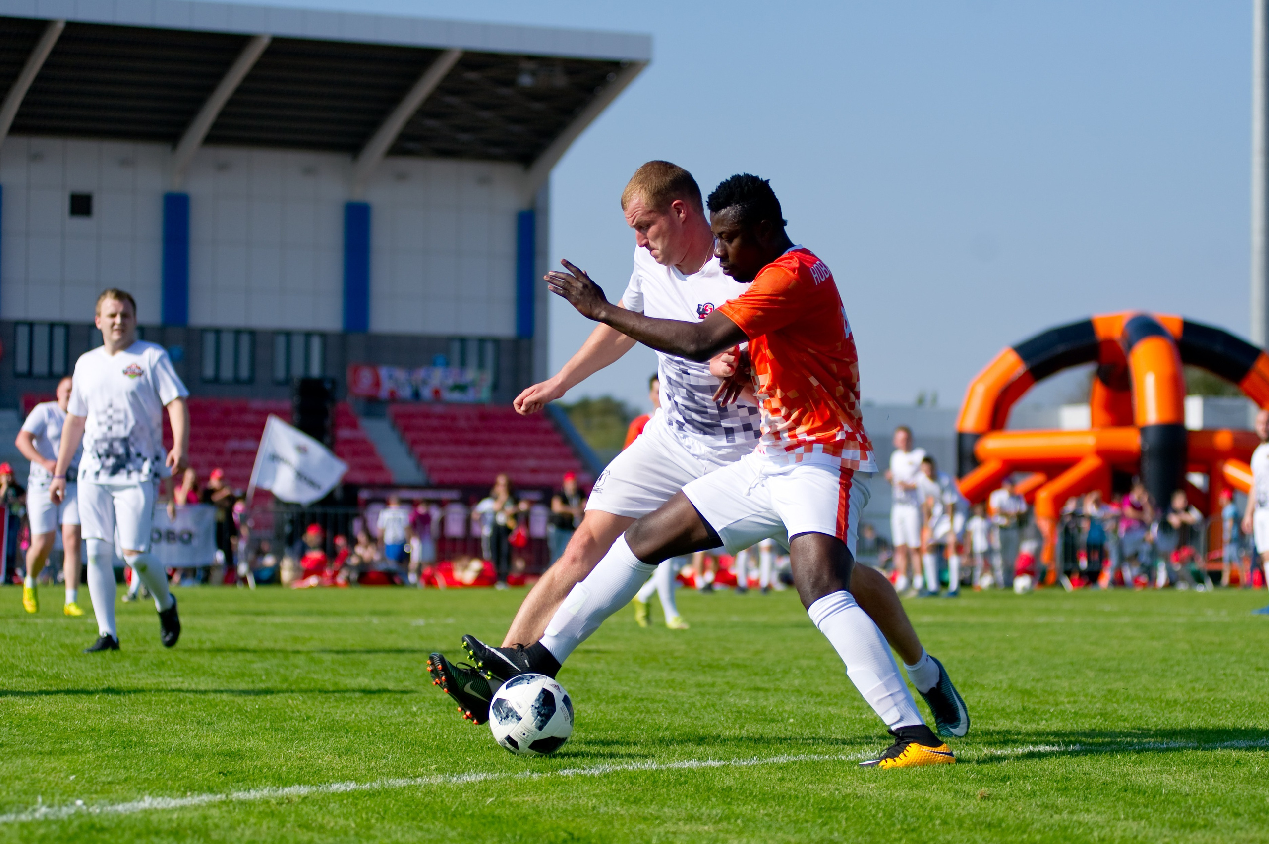 Турбофутбол (корпоративное соревнование «Пятерочки»). Репортажный фотограф и видеограф Слава Думчев. Тимбилдинги, отчетники, корпоративы