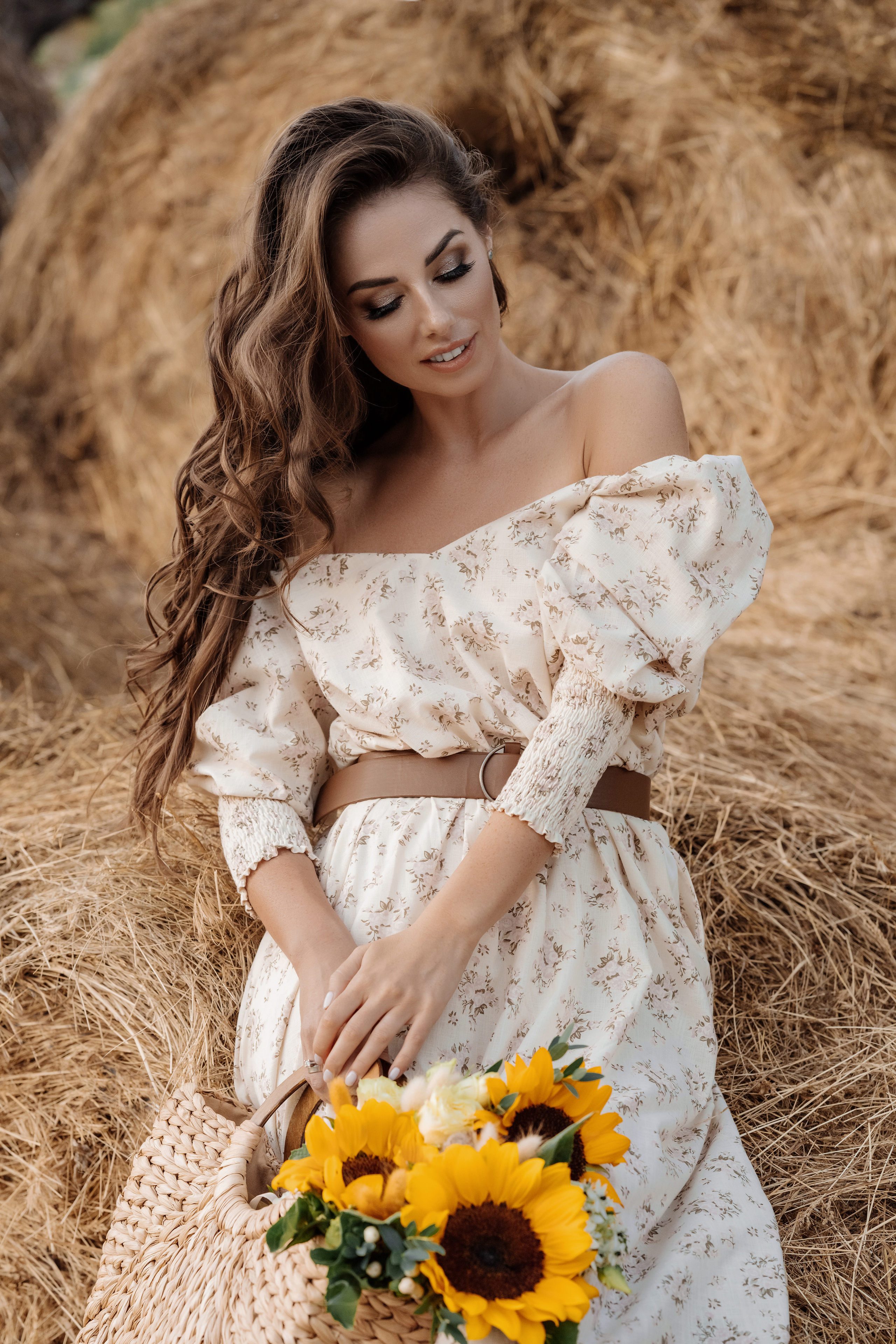 Женская съемка с подсолнухами. Фотограф в Крыму Кот Мария