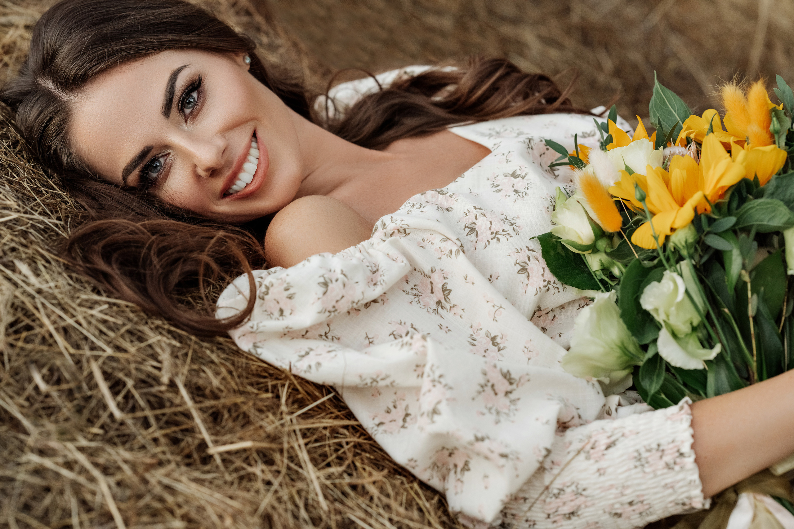 Женская съемка с подсолнухами. Фотограф в Крыму Кот Мария