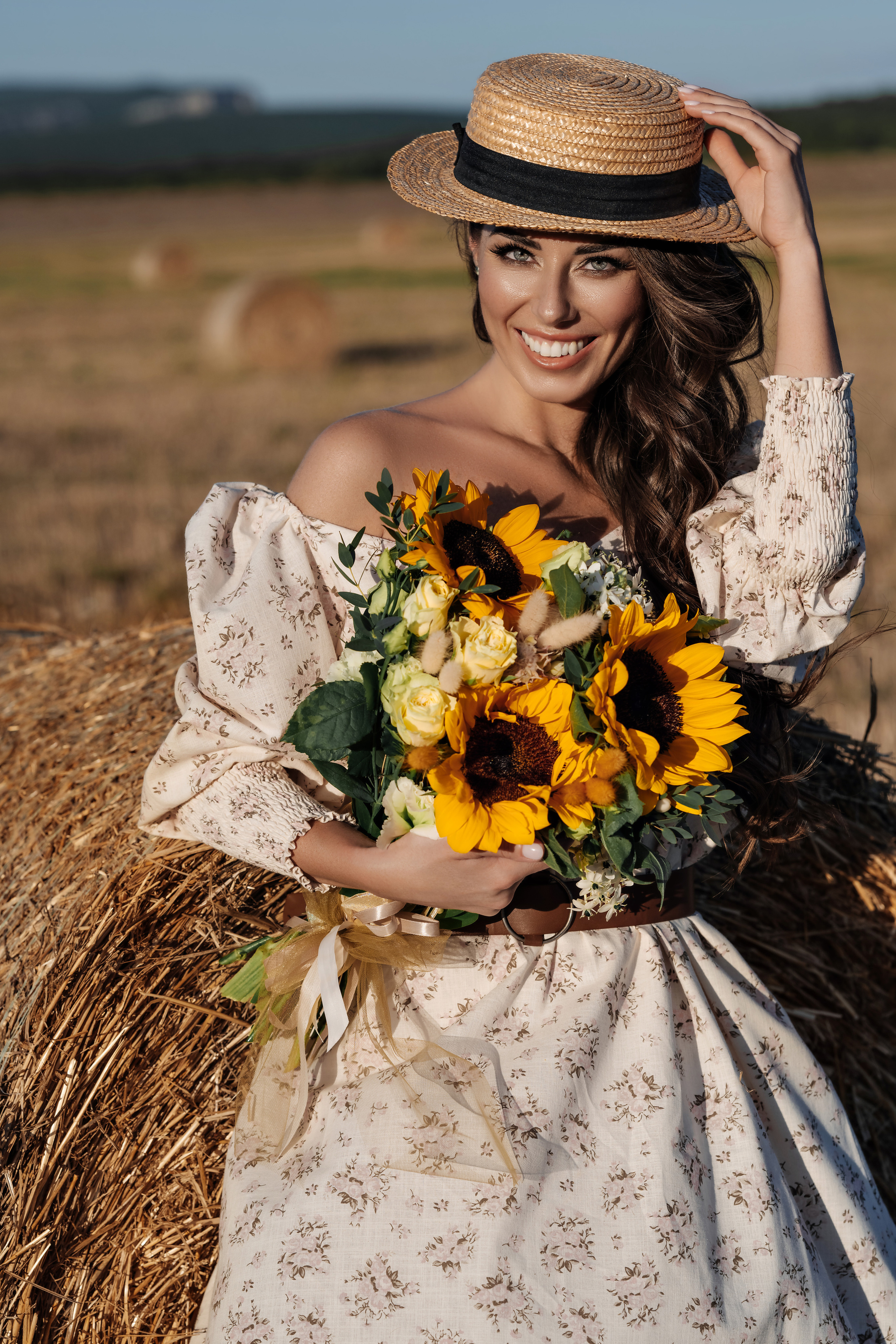 Женская съемка с подсолнухами. Фотограф в Крыму Кот Мария