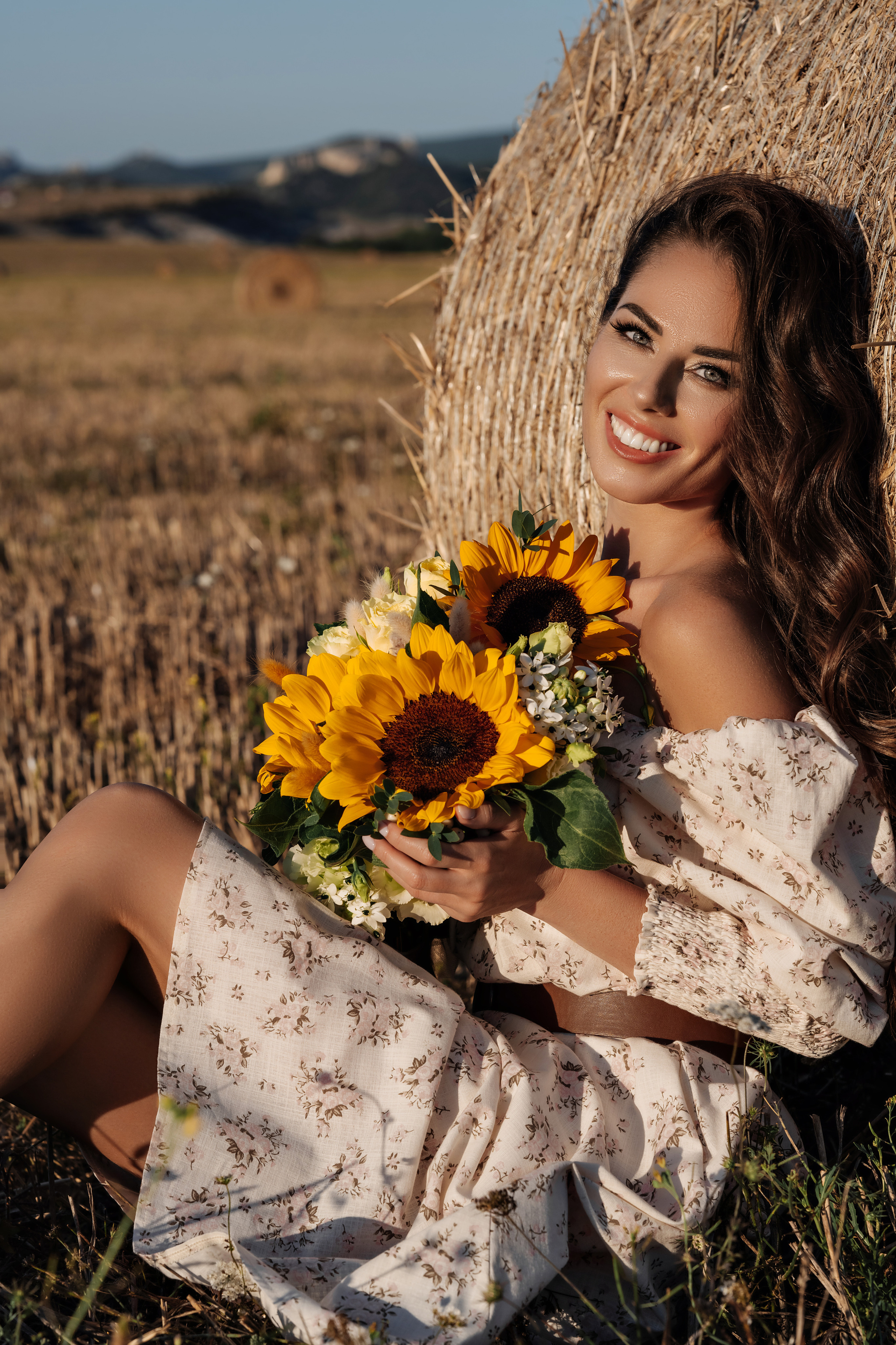 Женская съемка с подсолнухами. Фотограф в Крыму Кот Мария