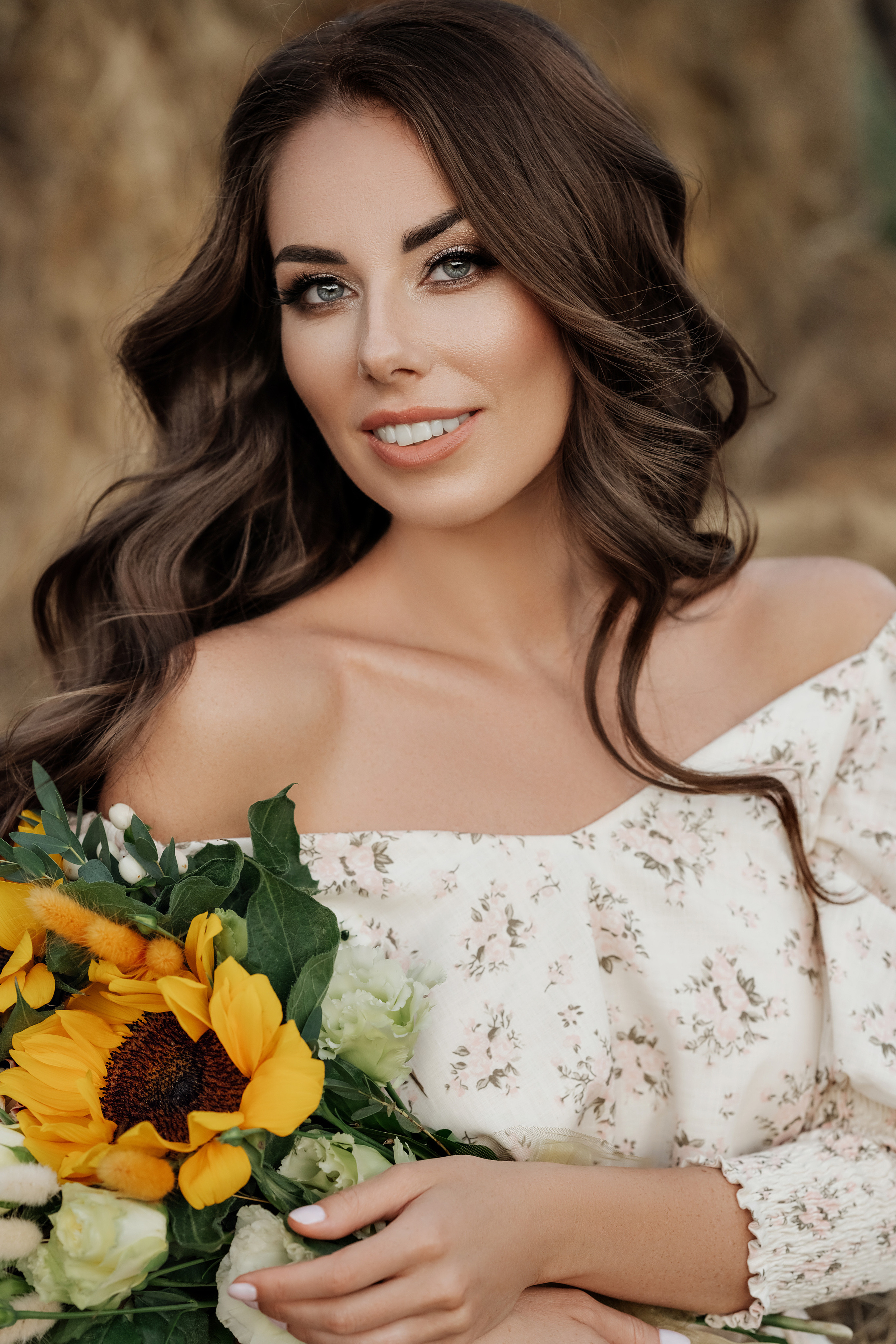 Женская съемка с подсолнухами. Фотограф в Крыму Кот Мария