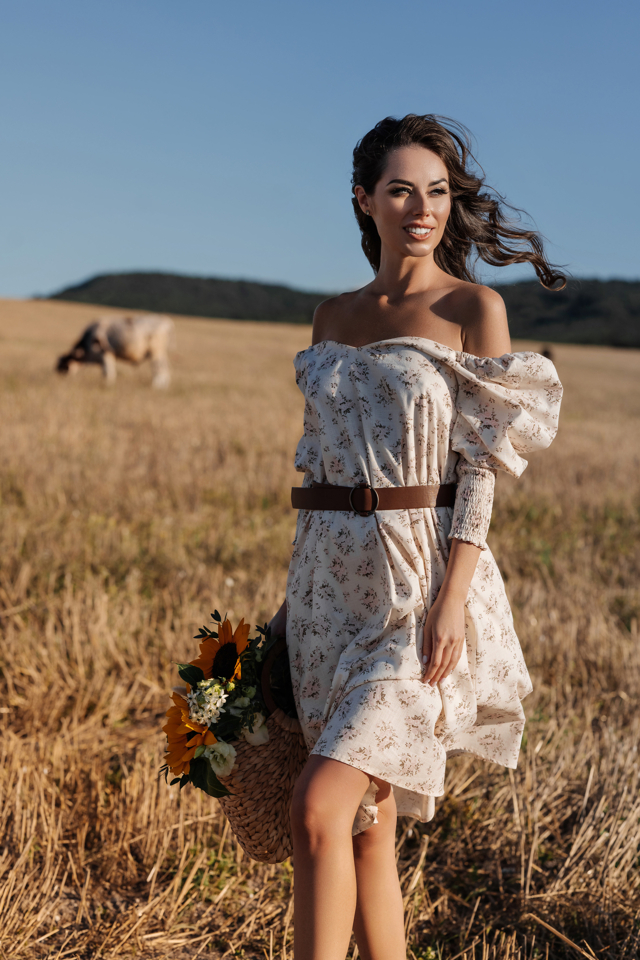 Женская съемка с подсолнухами. Фотограф в Крыму Кот Мария