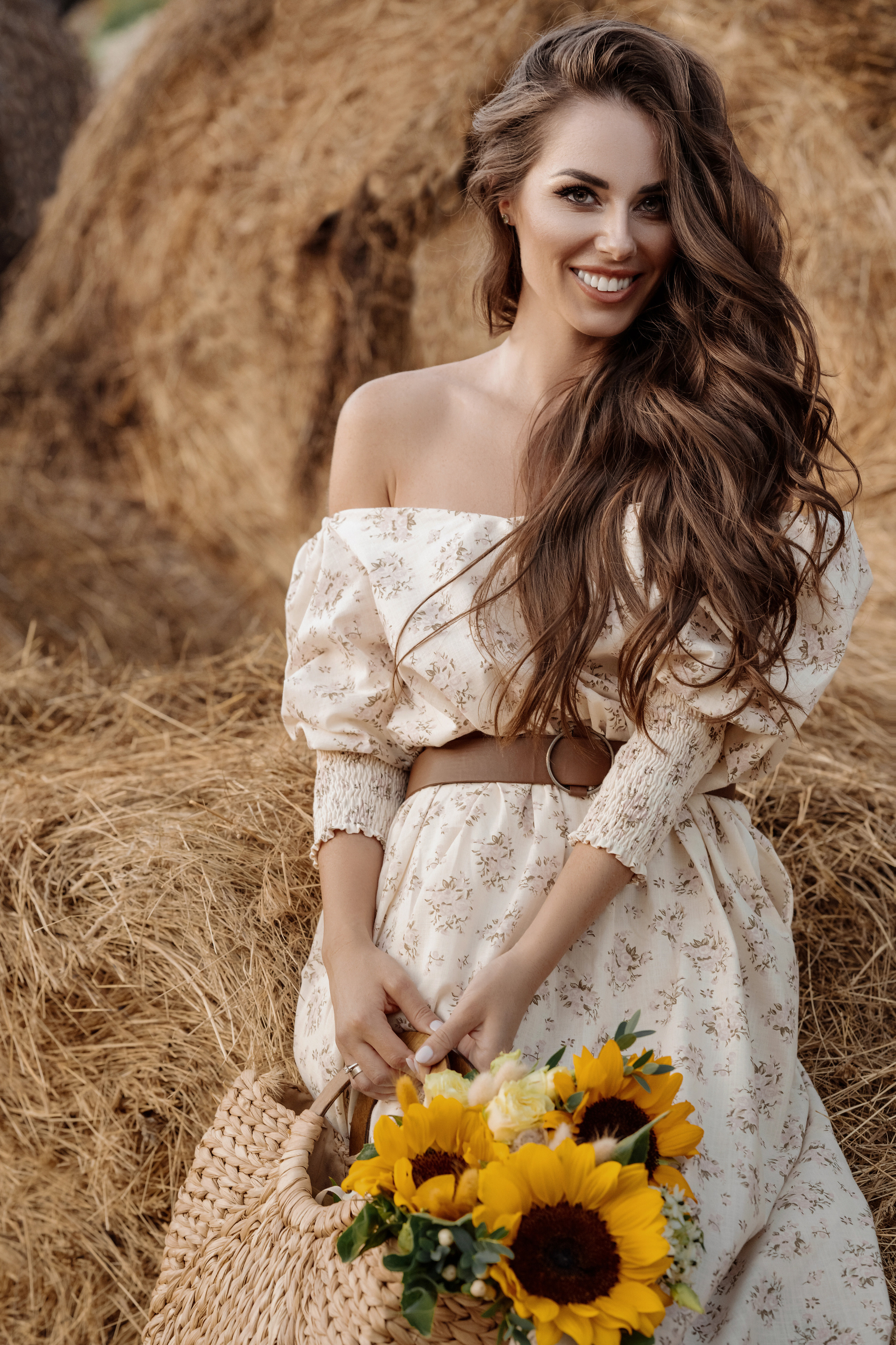 Женская съемка с подсолнухами. Фотограф в Крыму Кот Мария