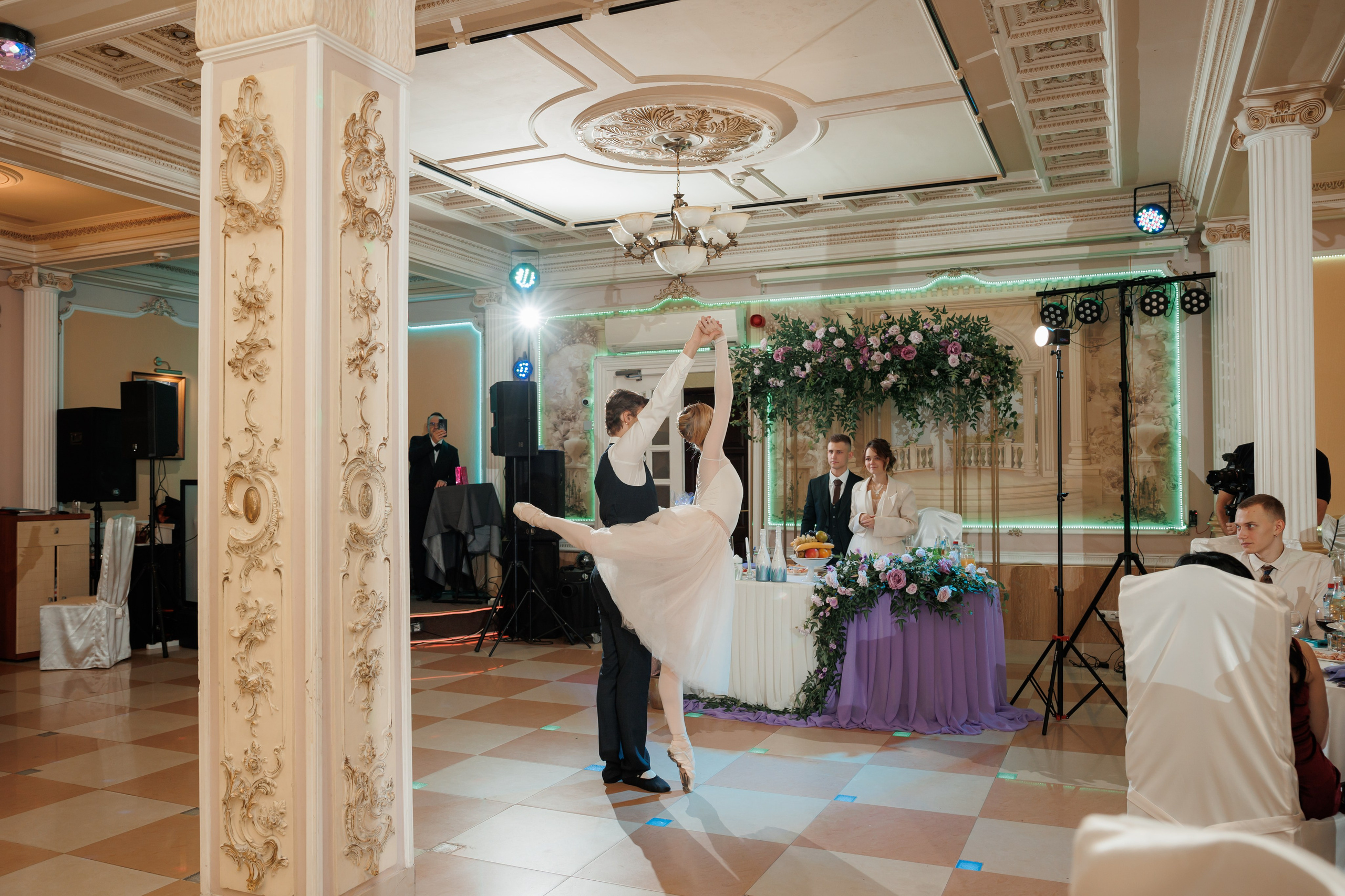 Константин и Дарья, ЗАГС ВДНХ, отель Soluxe, ресторан «Антик». Свадебный и репортажный фотограф (Москва, Королев и другие)