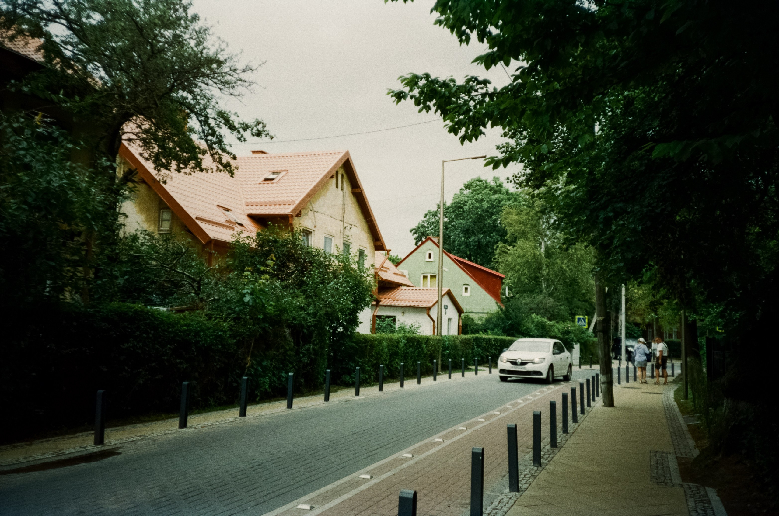 Курортный проспект и коты Зеленоградска, маяк и Safe Coffee. Фотограф-документалист Мария Осокина