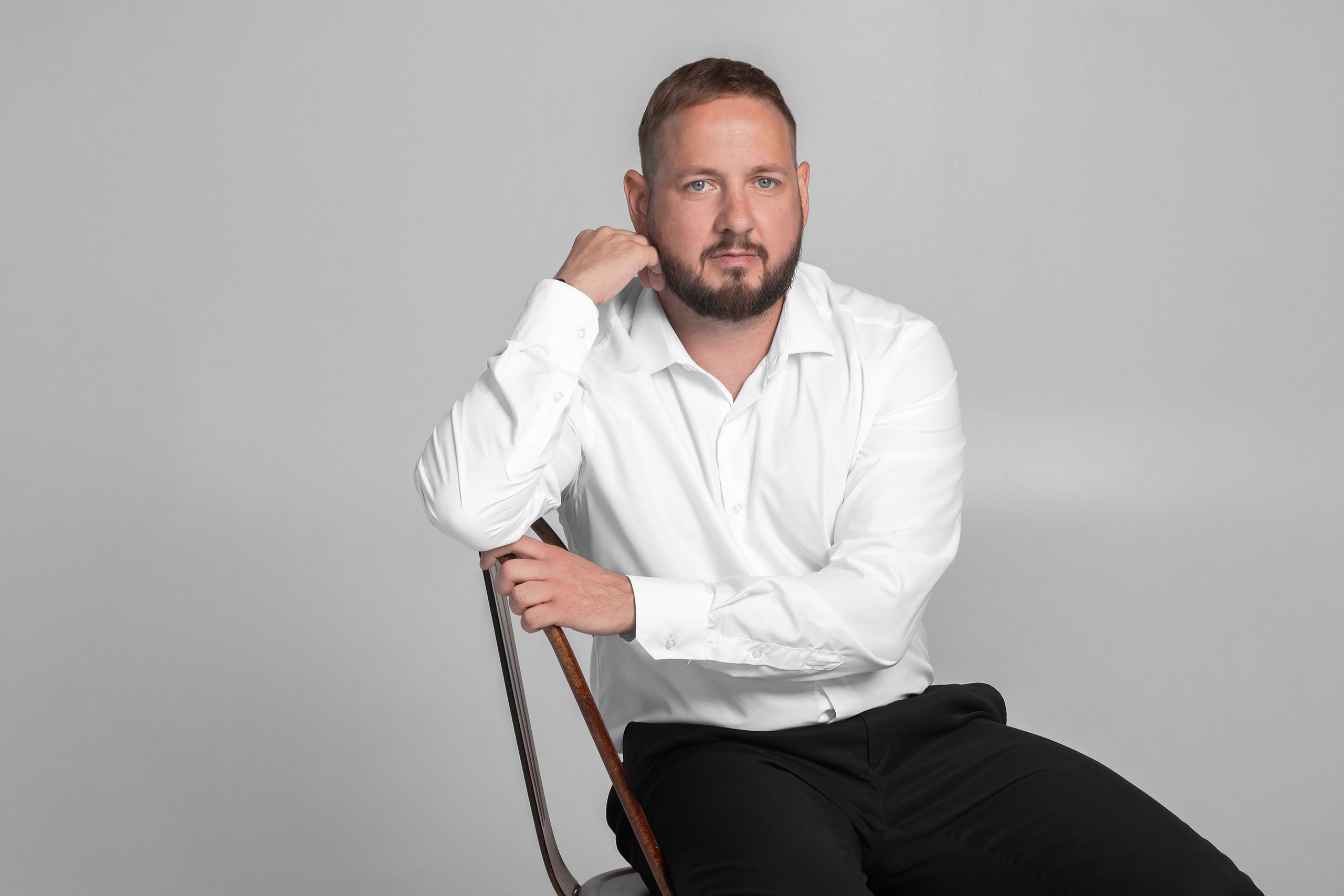 Мужская фотосессия для сайта. AI Фотограф Краснодар: мужские и женские фотосессии, стилизация съемки. Нейро-фотосессии онлайн