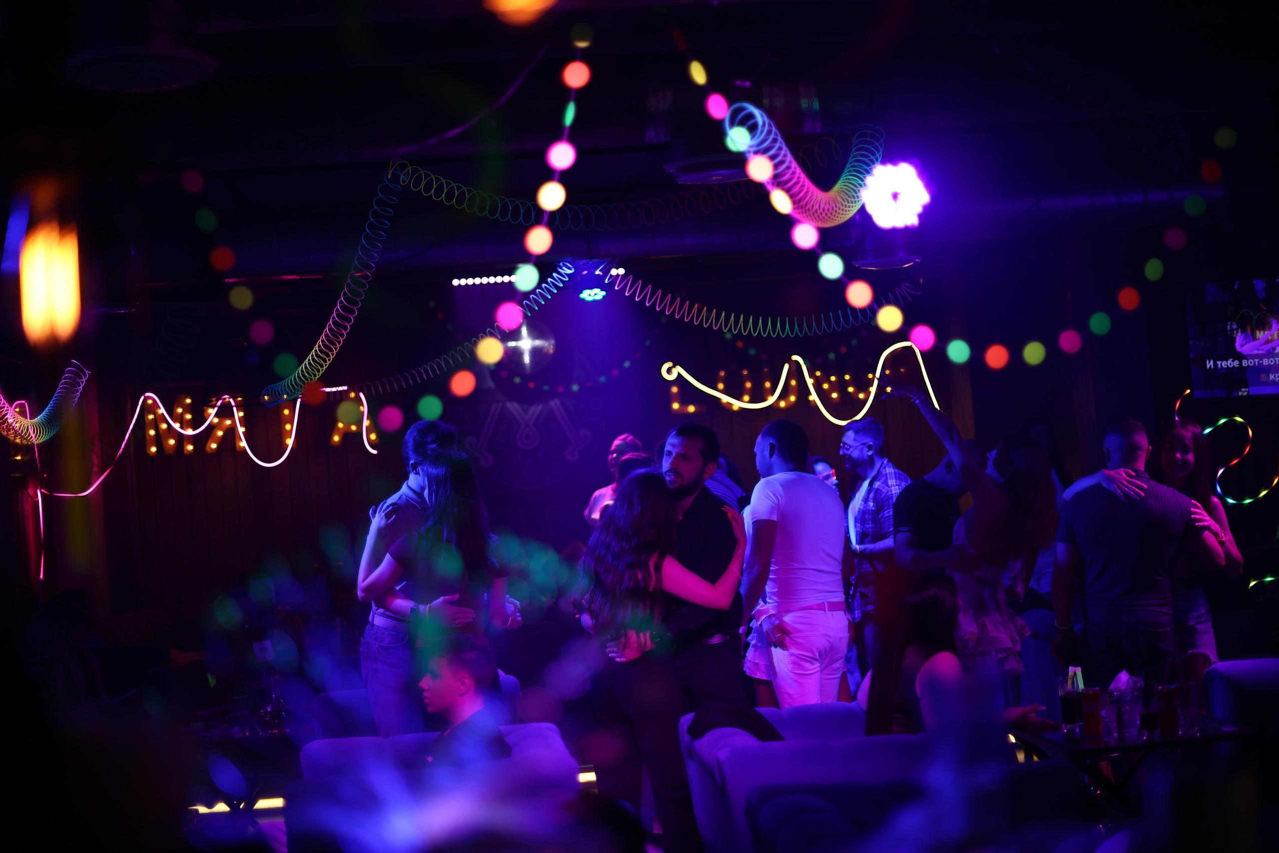 Neon Party 01.08.25. Мята Спортивная — Кальянная, караоке, бар в Минске