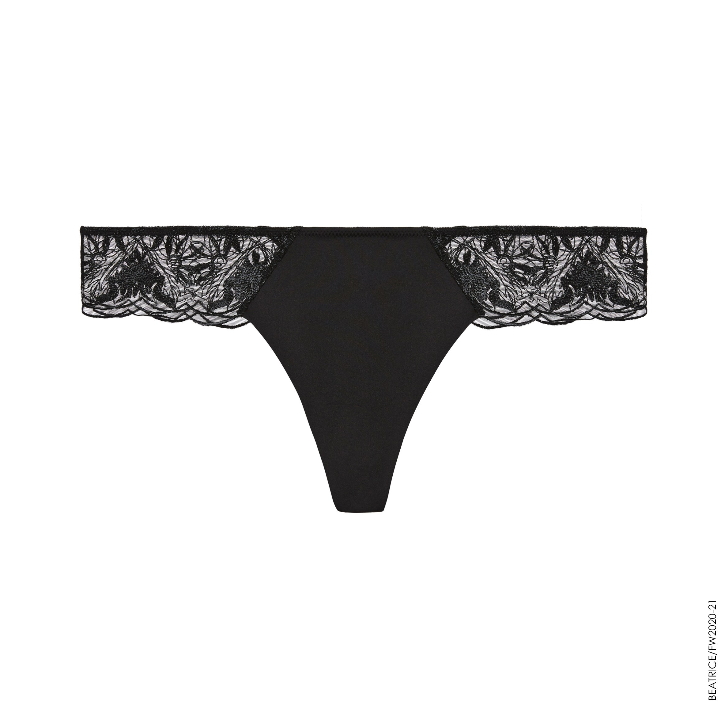 Предметная фотосъёмка нижнего белья — чёрные кружевные трусики, минималистичный ракурс, студийная съёмка.
