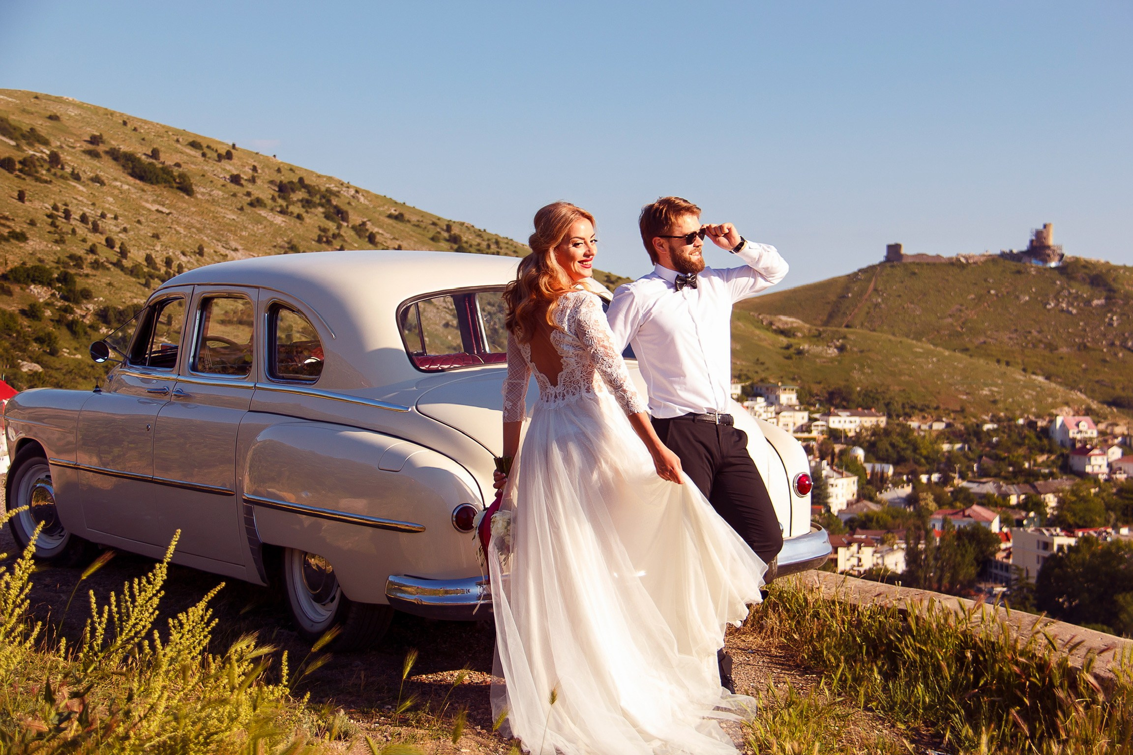 Свадебная фотосессия. Сборы в отеле. Свадебная фотосессия в Севастополе и Балаклаве. Фотограф Зайцева Надежда. Свадебный фотограф в Крыму. 