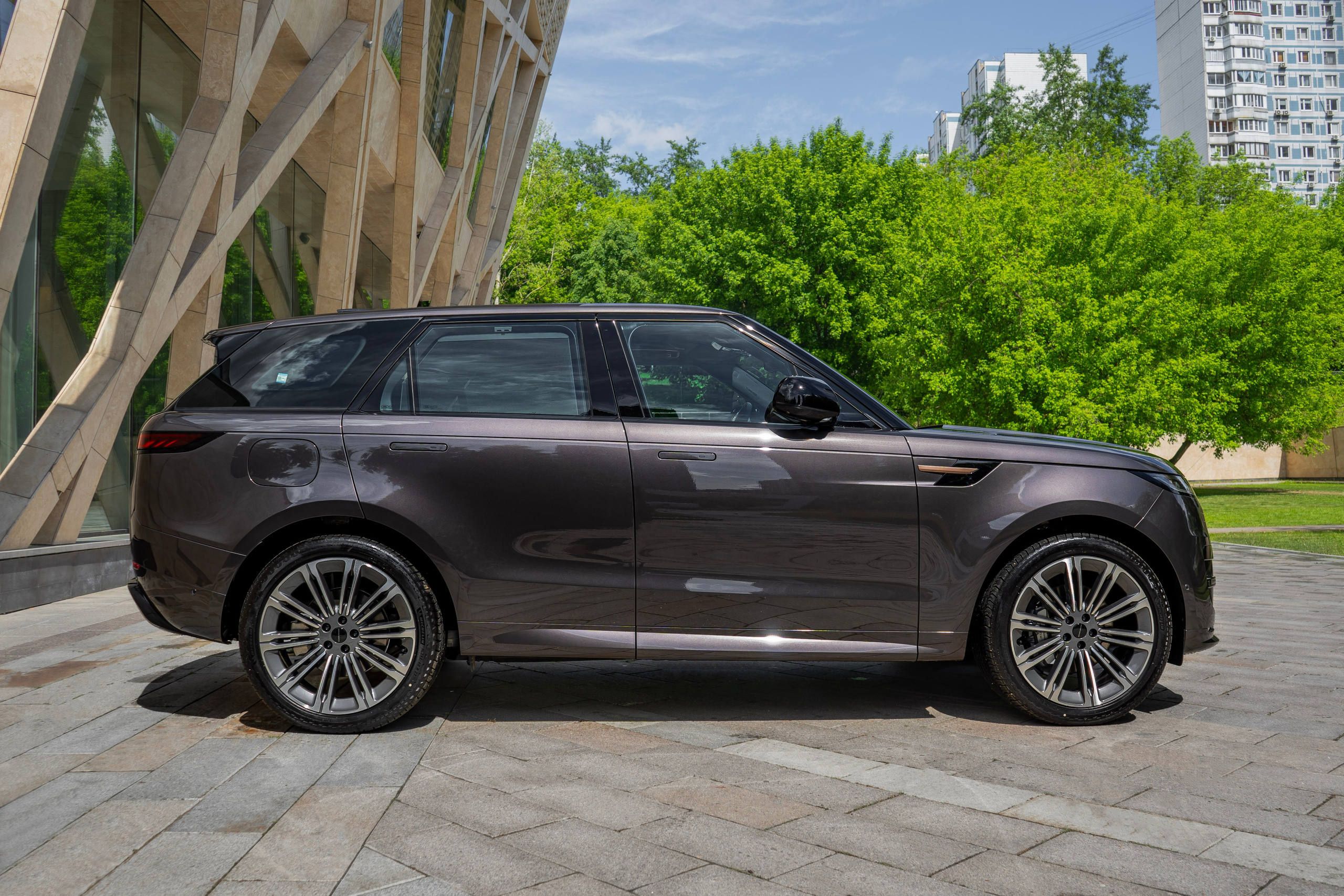 Range Rover Sport 2026. Автомобильный фотограф Ногинск Денис Городок