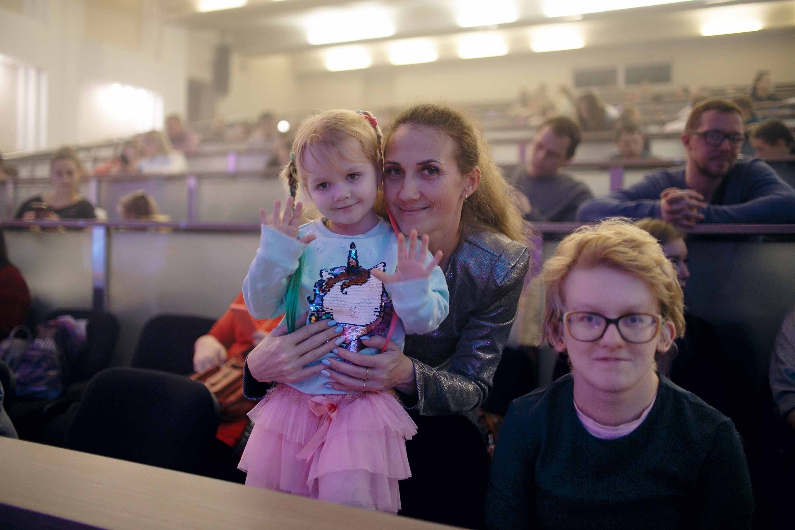 Елка в «Казармах» ТЮЗ. Ваш репортажный фотограф Артемий Антонов