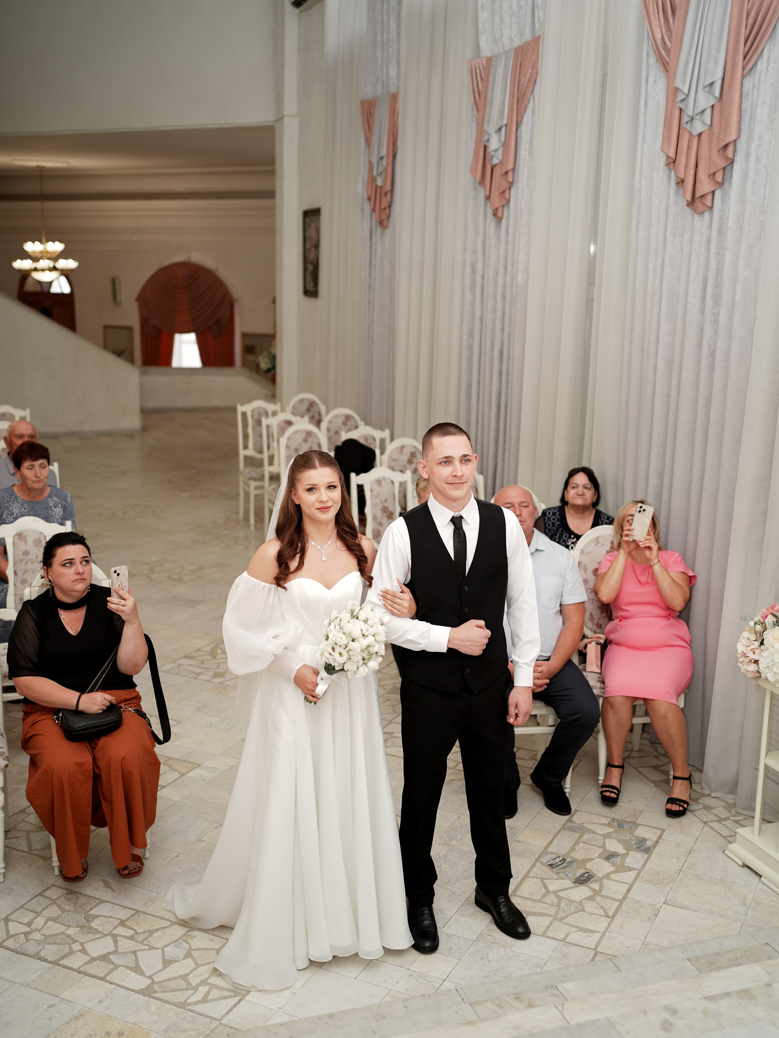 Свадебная фотосессия в Пролетарском ЗАГСе. Свадебный фотограф в Ростове-на-Дону. Таинство Крещения и Венчания, семейные фотосессии. Алёна Чёботова