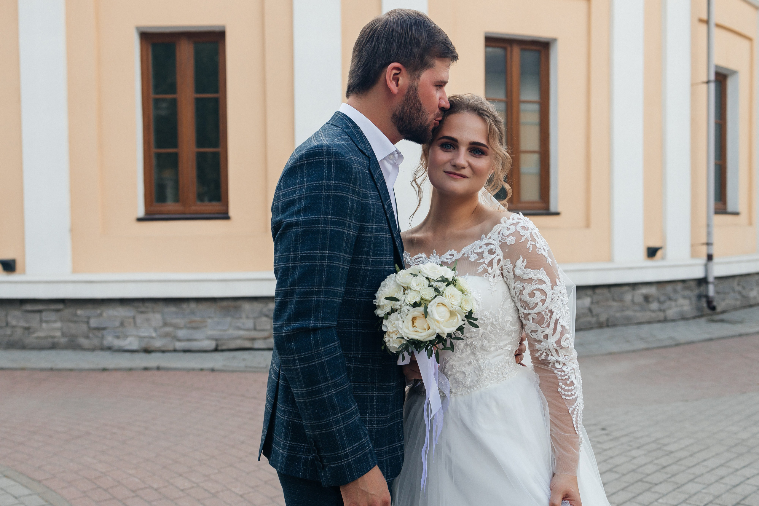 Трогательная выездная церемония в уютном ресторане. Олег Сверчков | Свадебный фотограф Вологда