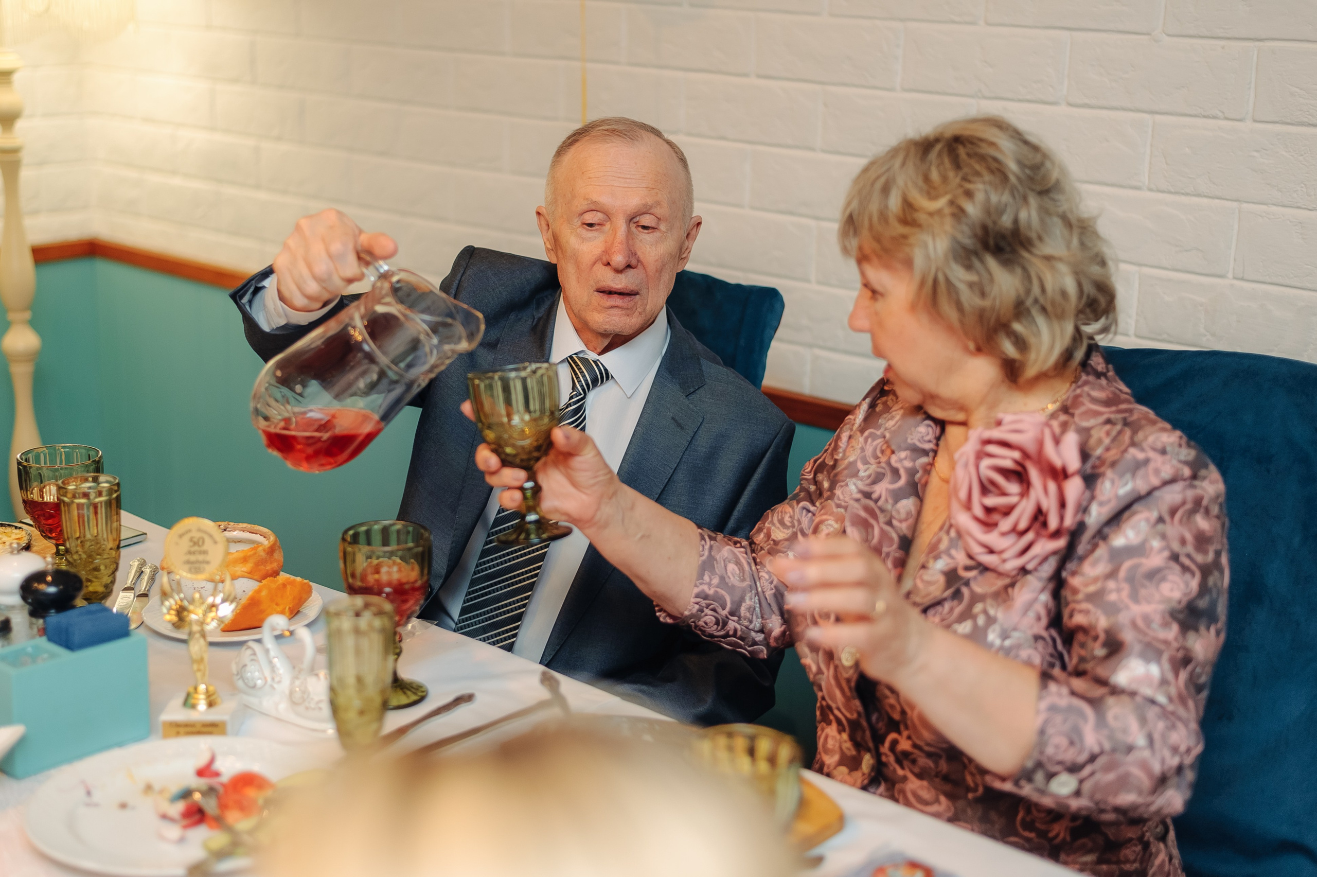 Тихий семейный праздник в ресторане Подкова. Свадебный фотограф в Екатеринбурге Артём Зайнетдинов