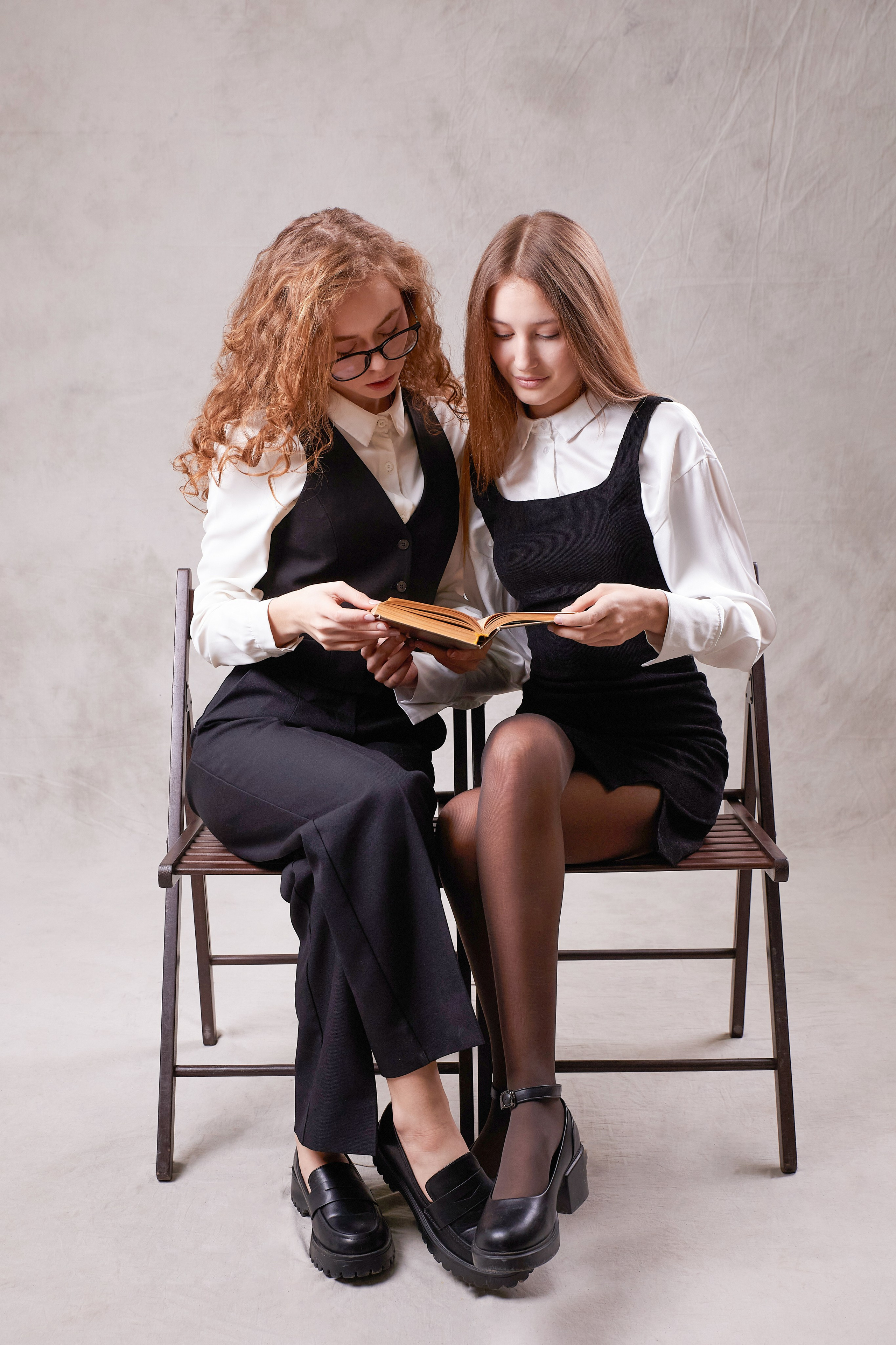 Стильный выпускной школьный альбом 9 и 11 класс «Классика» Тюмень. Выпускные альбомы в Тюмени для школ, садов, вузов спортивных секций