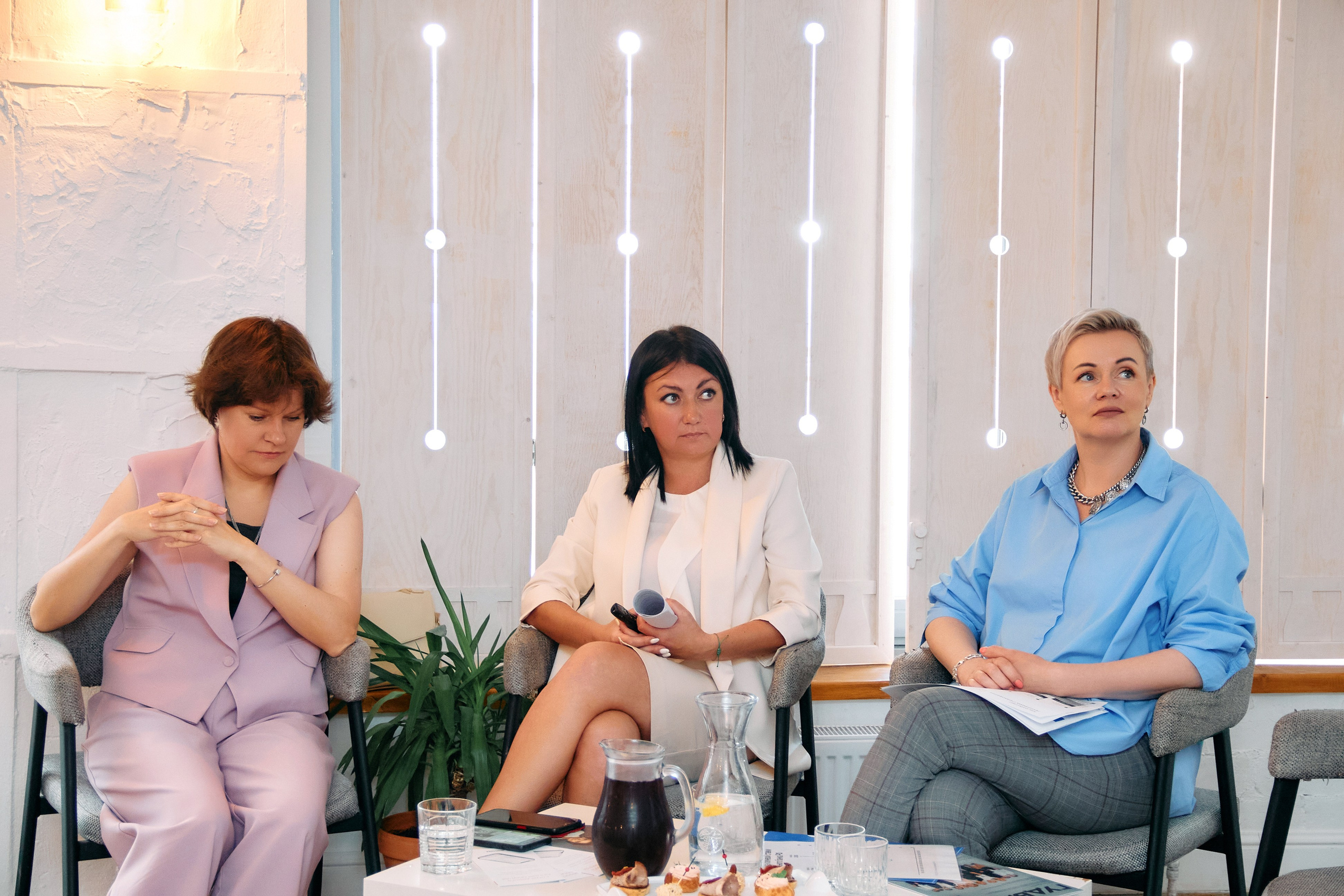 Деловой разговор «Перспективы инвестиций в 2024 году». Фотограф в Смоленске Ася Польшина