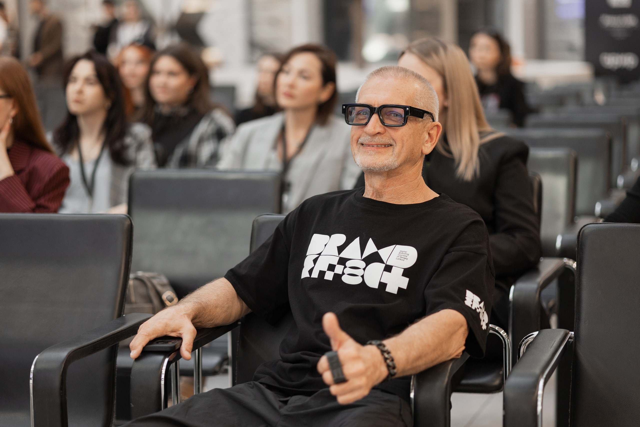 Silver mercury regions. Showbiz | Fashion | Reportage