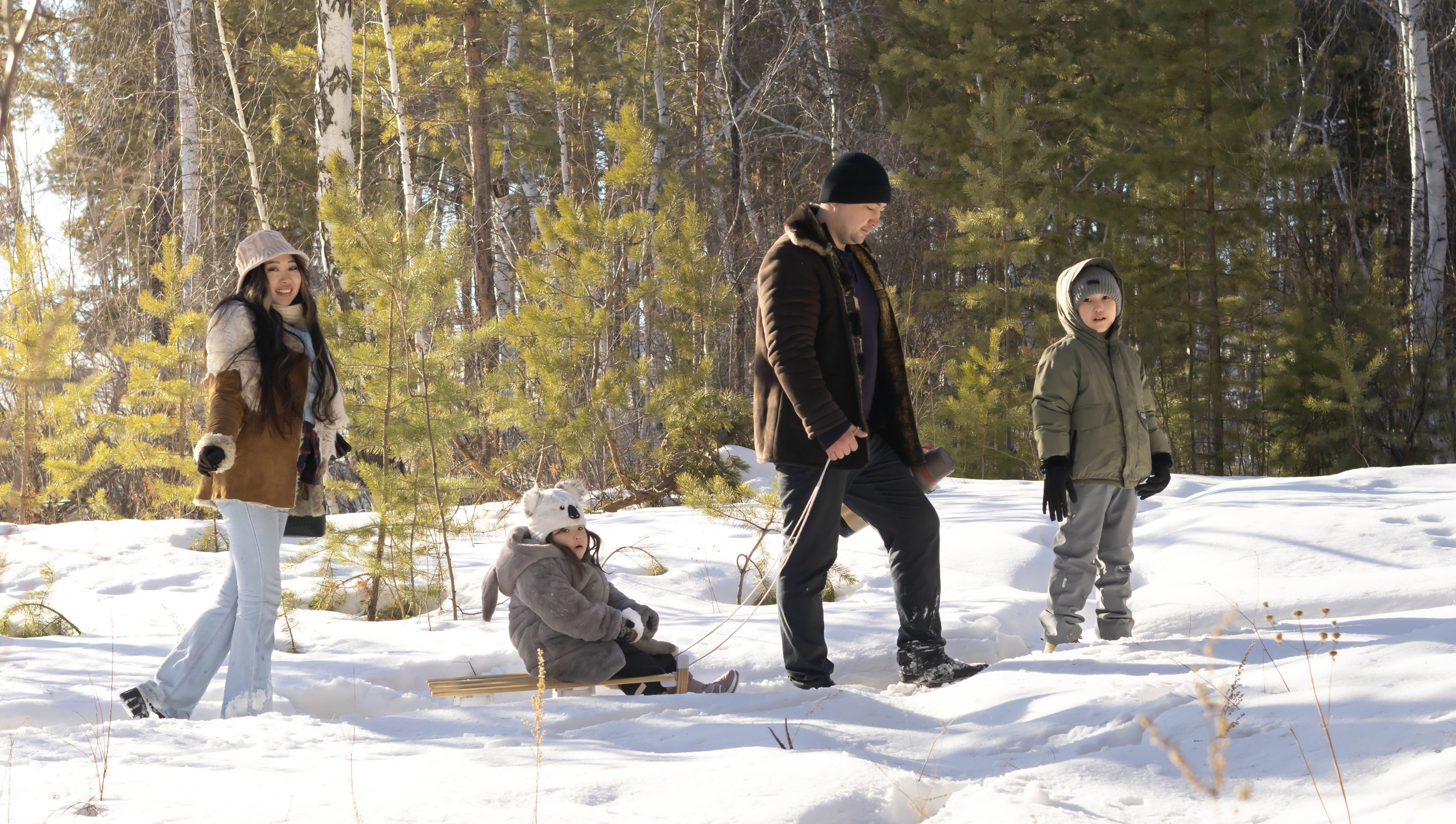 Семейная съемка на природе, на сопке. Фотограф Якутск Зоя Николаева