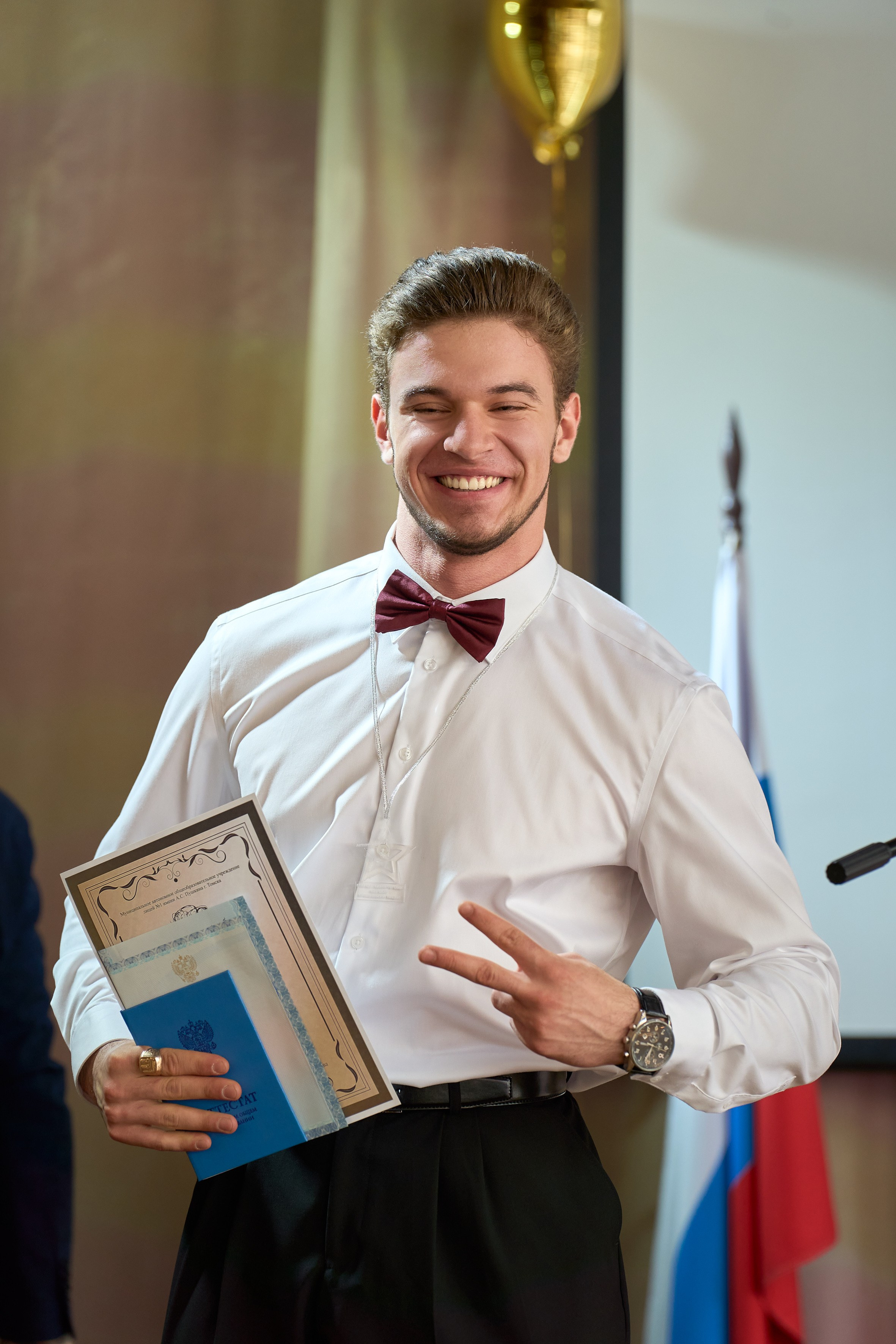 Вручение аттестатов 11 класс. Репортажный и портретный фотограф в Томске Ларионов Артём