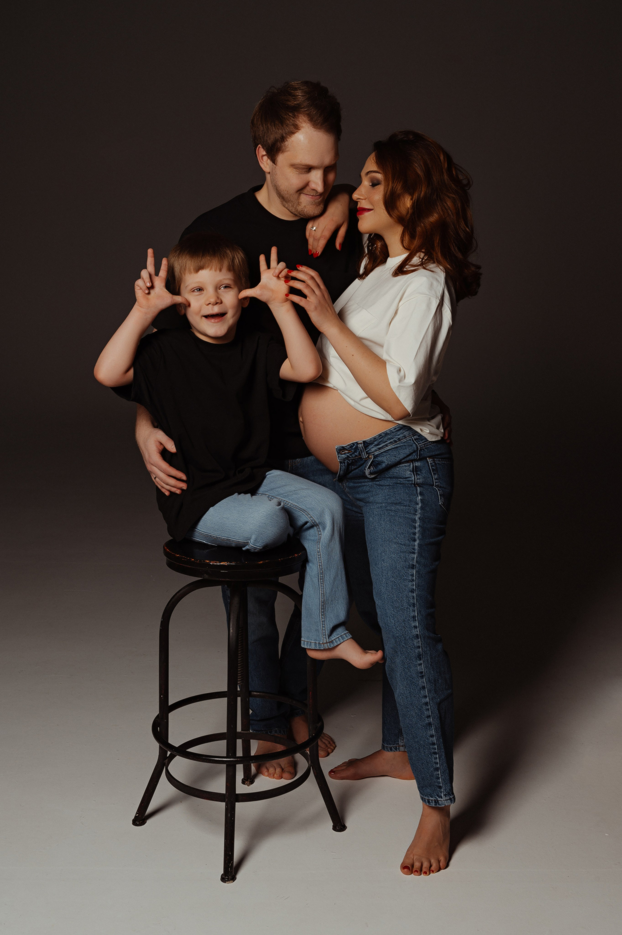 Профессиональный семейный и беременный фотограф в Санкт-Петербурге — Маргарита Иванова. Индивидуальные фотосессии под ключ: от образа до гот. Профессиональный фотограф беременности в СПБ. Стильные фотосессии беременности в стиле минимализм и классическая фотография