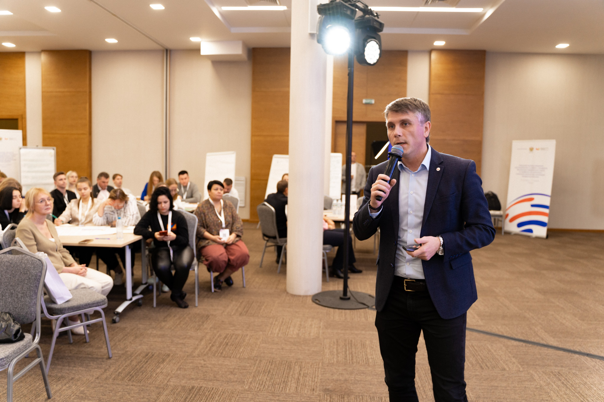 Окружной семинар в сфере профилактики от Росмолодежи в Амаксе 2024. Фотограф Надежда Погребняк | Рязань | Москва