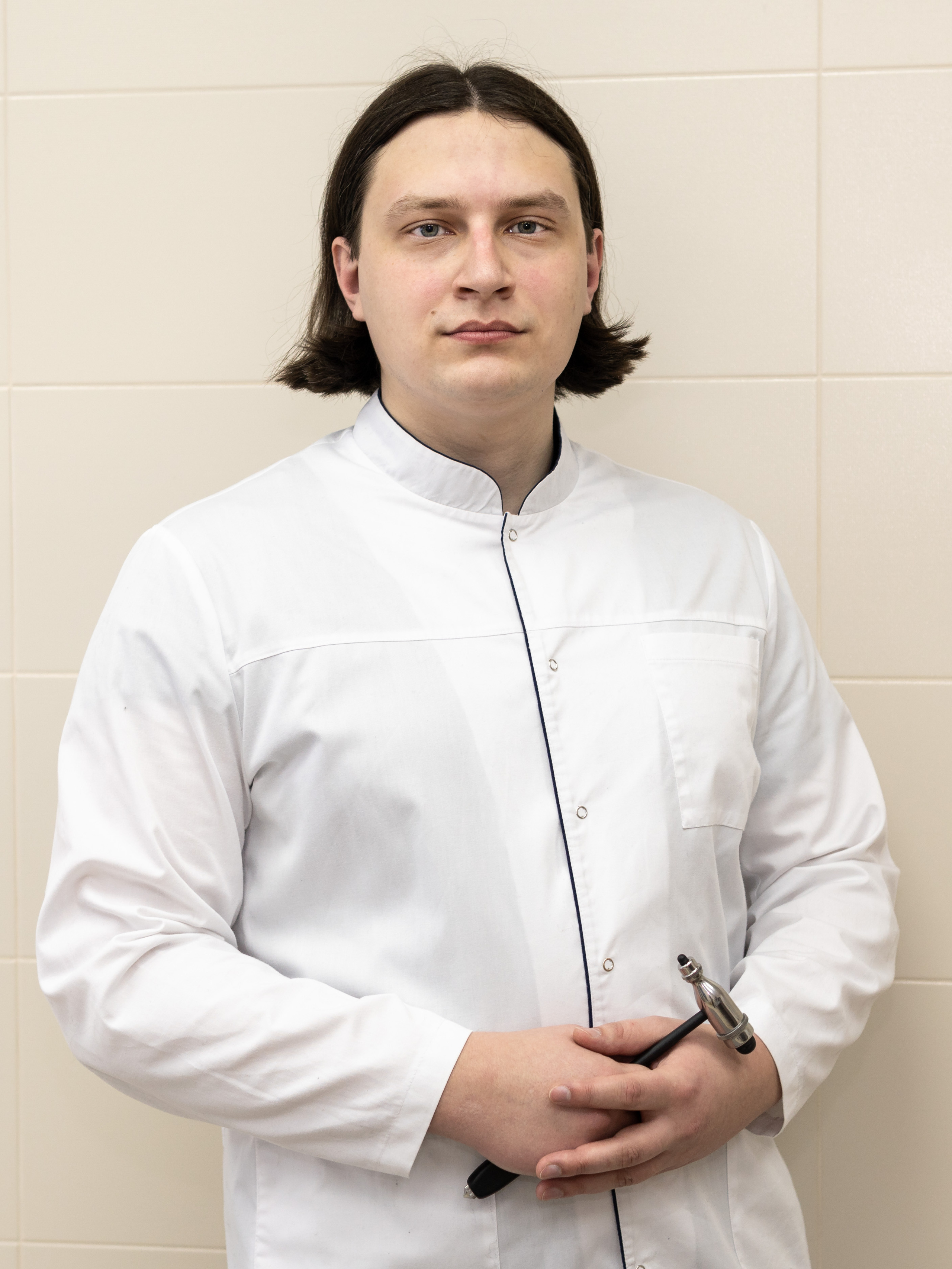 Фотосъемка в деловом стиле, фотосессия мужчины врача для соцсети