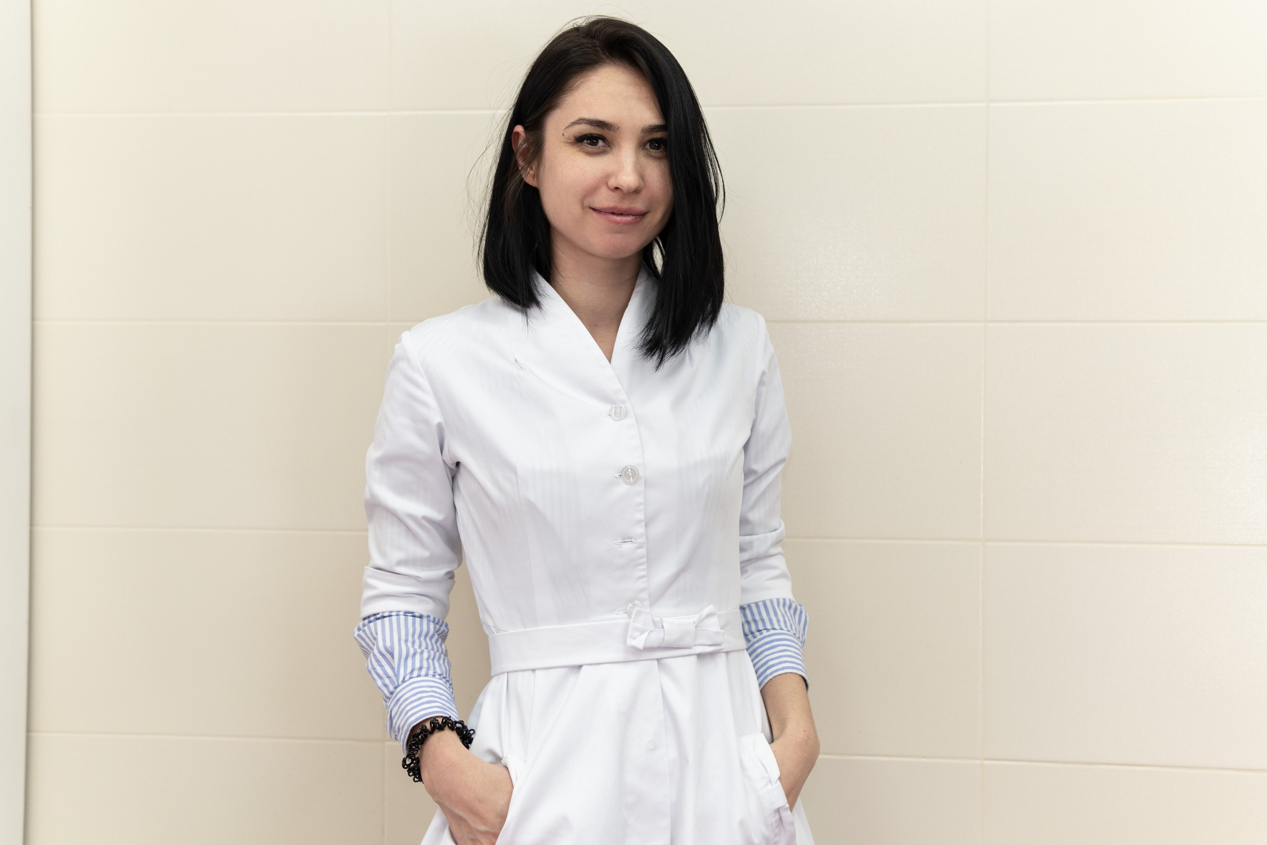 Фотосъемка в деловом стиле, фотосессия врача для соцсети