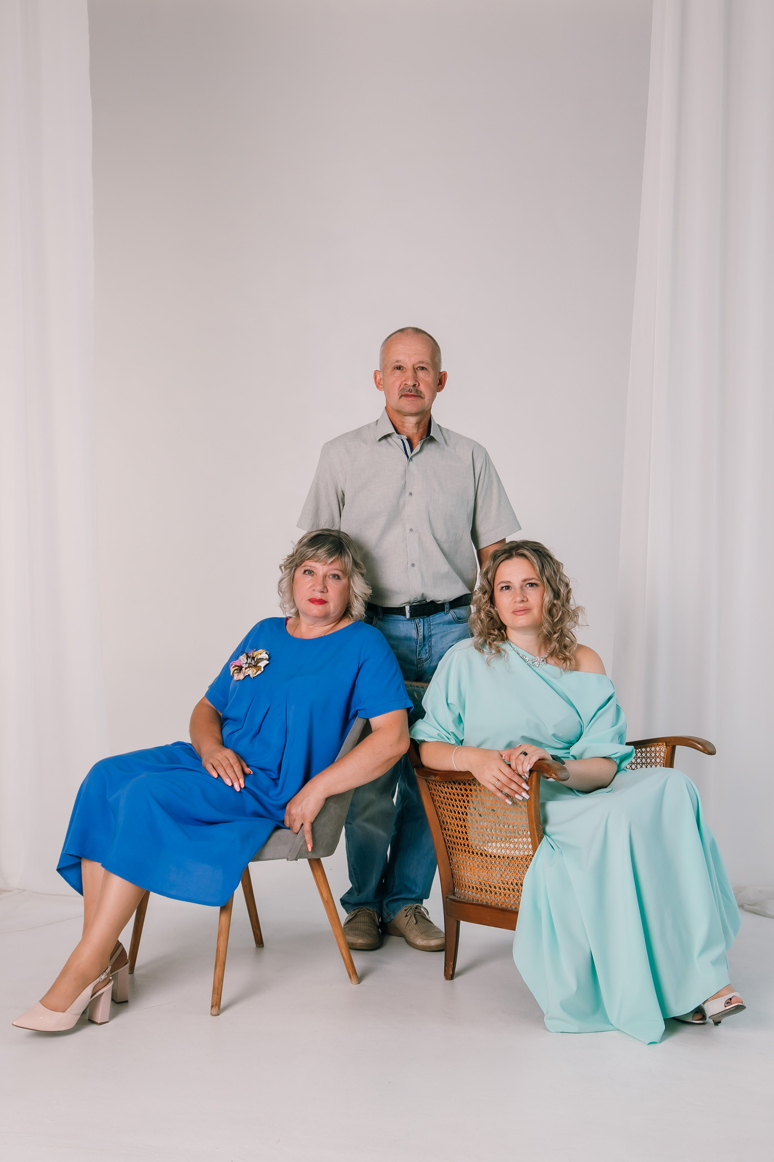 Фотосессия большой семьёй в студии в Екатеринбурге. Свадебный, семейный фотограф, контент съёмка. Екатеринбург. Елена Граф