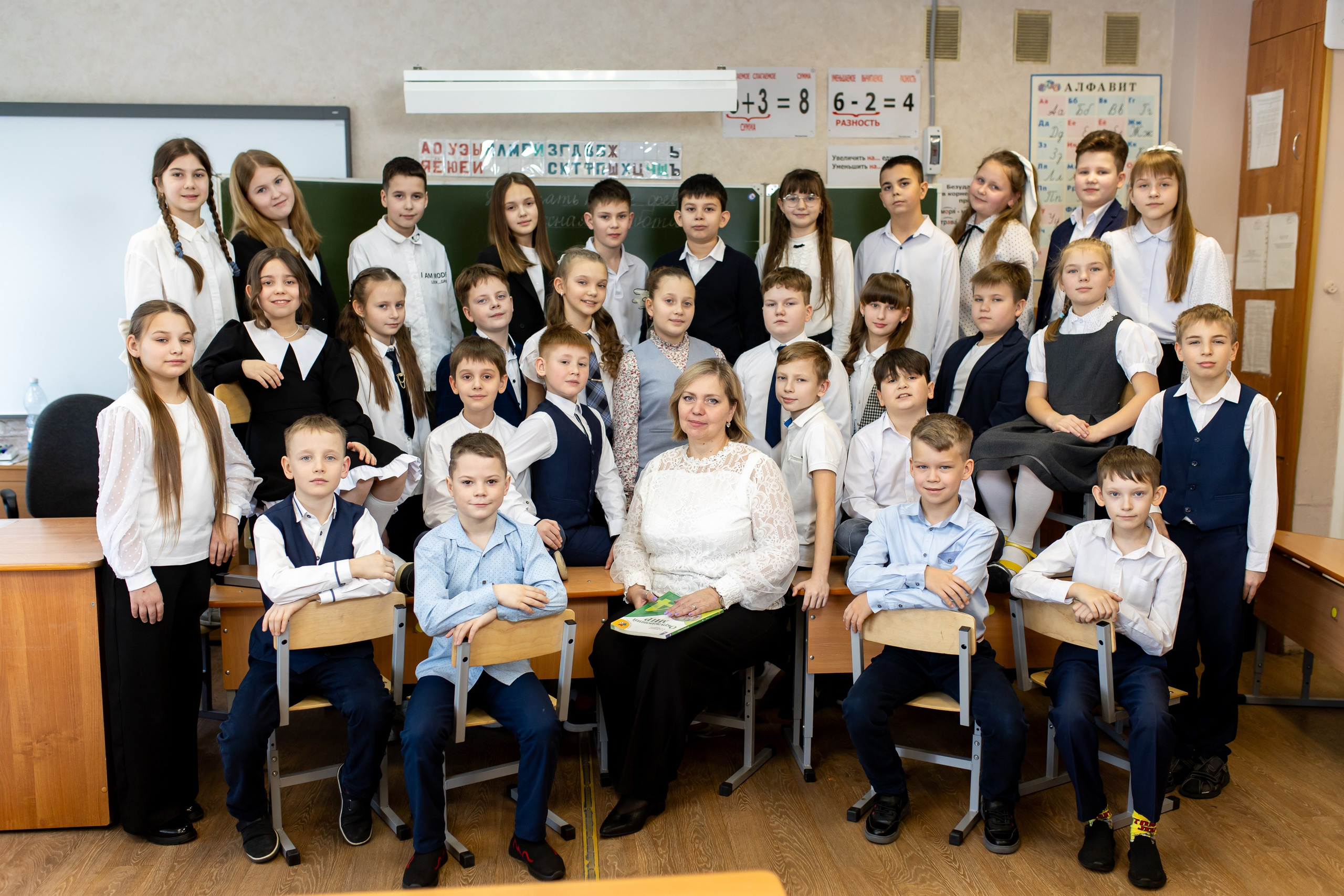 4 классы (КНИГИ)3150-3500р (обложка индивидуальное фото). Фотограф Алёна Финашова