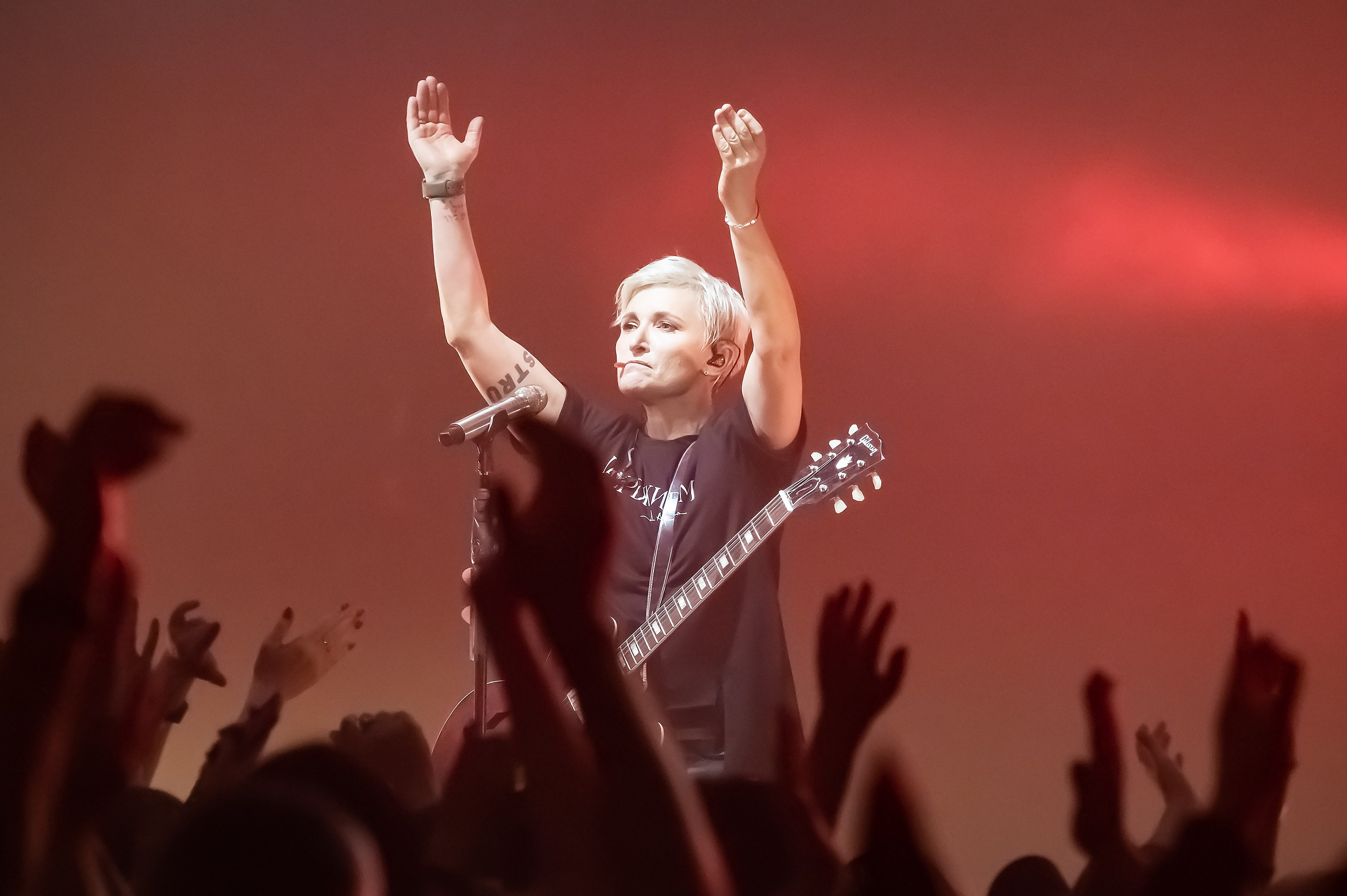 Концерт Арбениной. Репортажный, семейный и детский фотограф в Пензе и Заречном Арина Ермилова. Картины барельеф на заказ