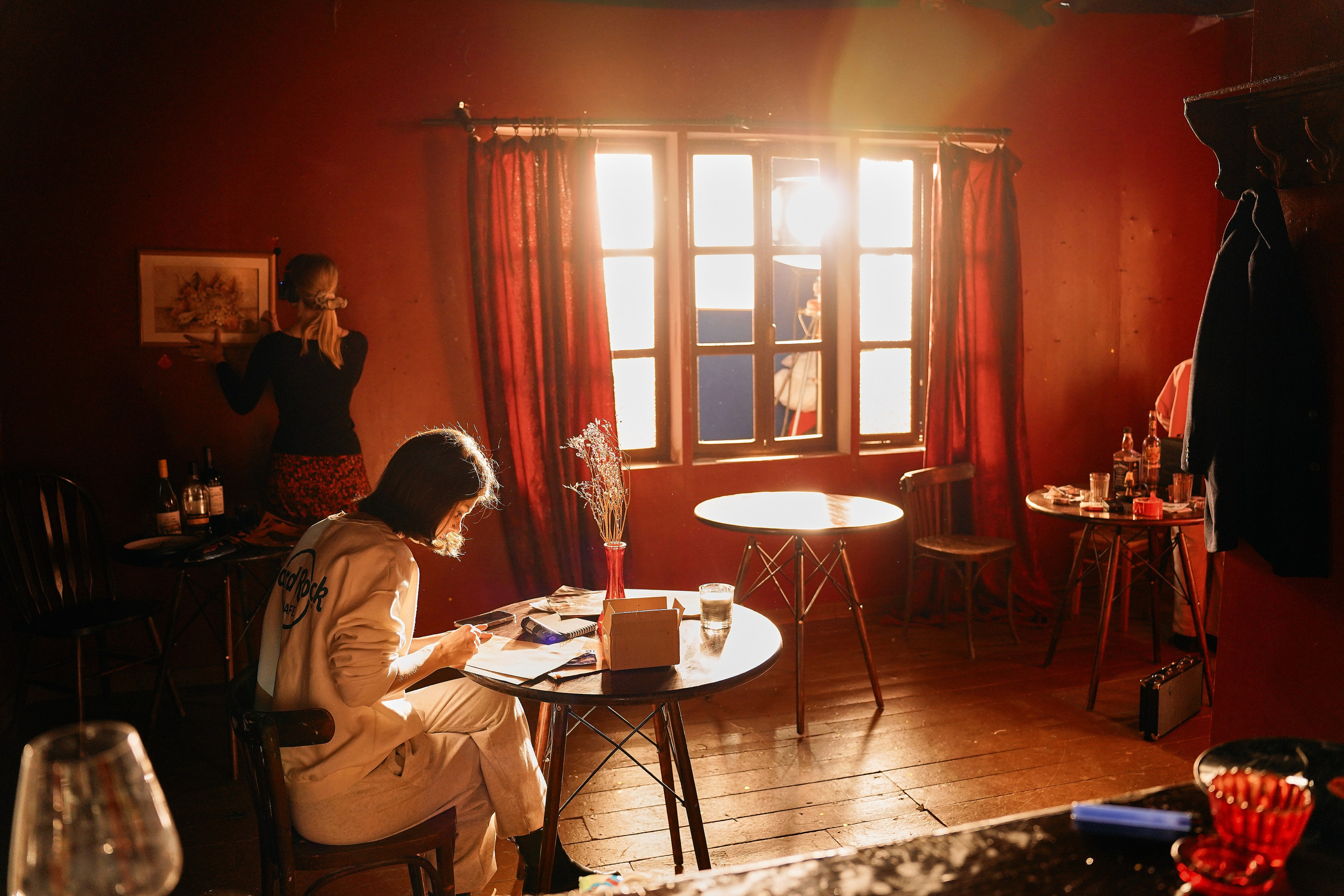 БЭКИ со съемок. Фотограф