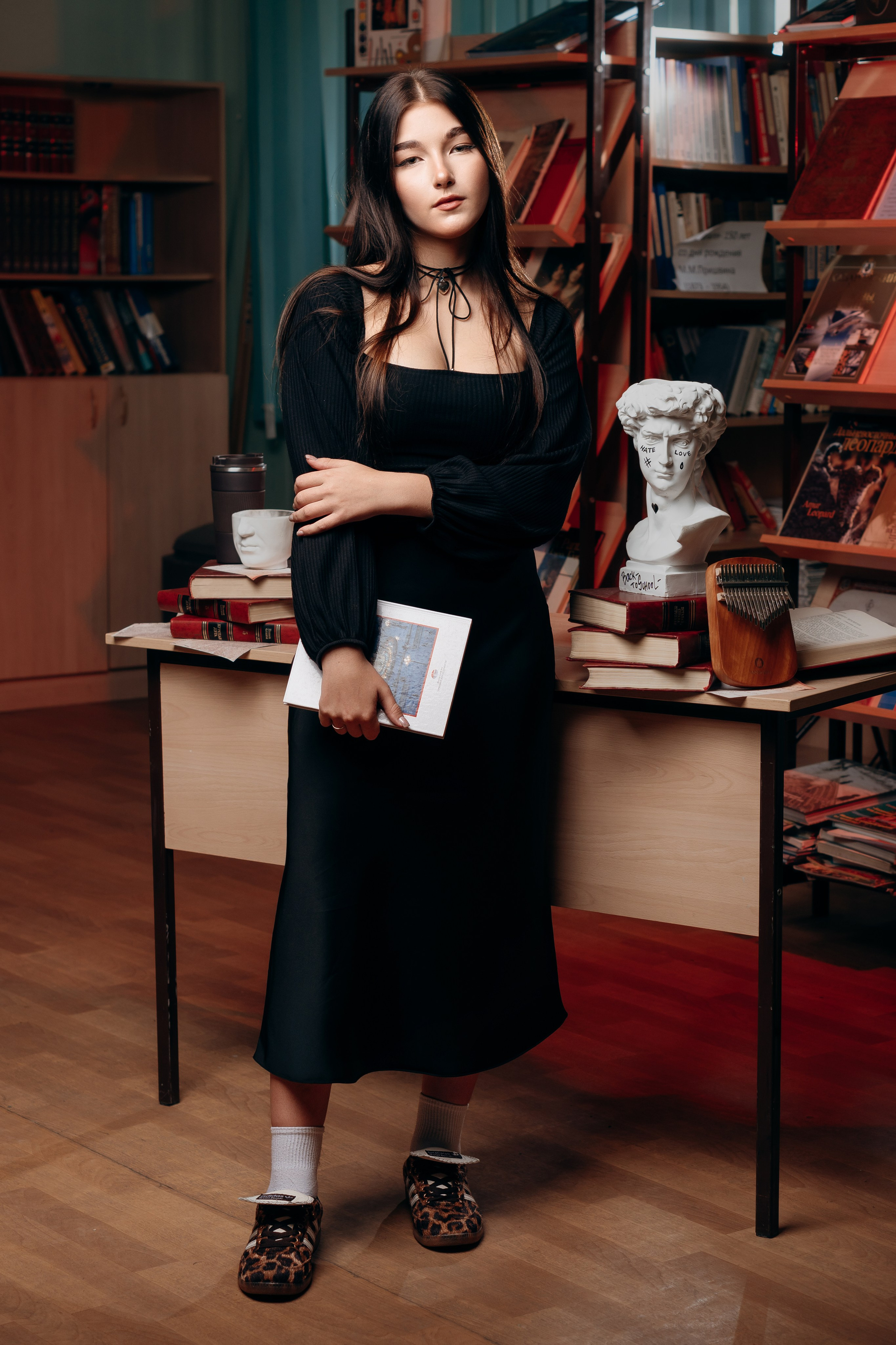 Рушим шаблоны о школьной фотографии!Мелбук. - это современный подход к созданию ярких и современных выпускных альбомов в Хабаровске и Хабаровском крае!Работаем по всему Дальнему Востоку!Наша творческая студия проводит красивые, смешные и классные фотосессии, которые подойдут для мальчиков и девочек,которые учаться в 4, 9, 11 классах.Наши макеты содержат цитаты, фото, фразы, прикольные росписи, которые мы размещаем в дипломе выпускника.Заказать выпускную книгу в городе Хабаровск, настолько же важно, как выпускная песня и выпускная лента на торжественный праздник.Дизайнер наших книг живет в СПБ, а ваши альбомы печатаются в Москве.Посмотрите наши работы на сайте, которые изготовил наш фотограф на Дальнем Востоке в 2024 - 2025 году.На нашем сайте размещены шаблоны, информация, цена и трудовой договор.