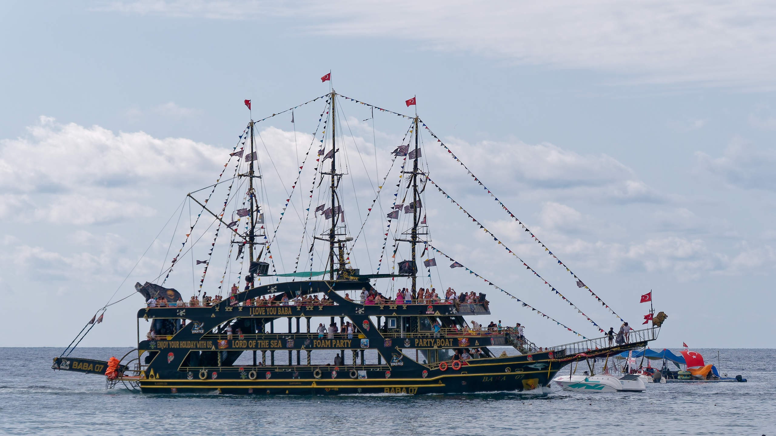 Алания 2025, город, стрит-фото. Избранные фотографии