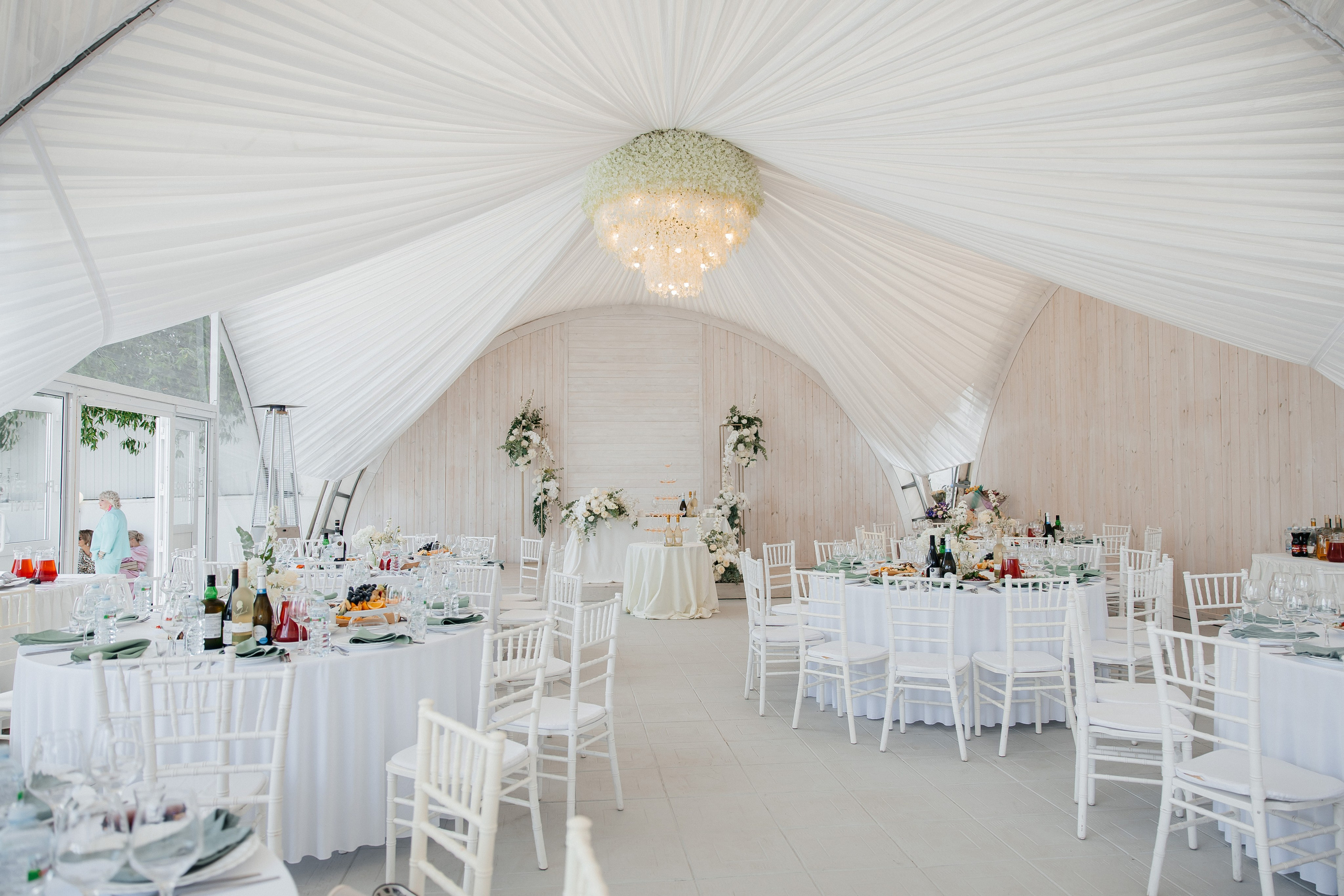 Фото и видеосъемка на свадьбу пакетом услуг. Фотограф, видеограф на свадьбу в Москве Никита Назаров