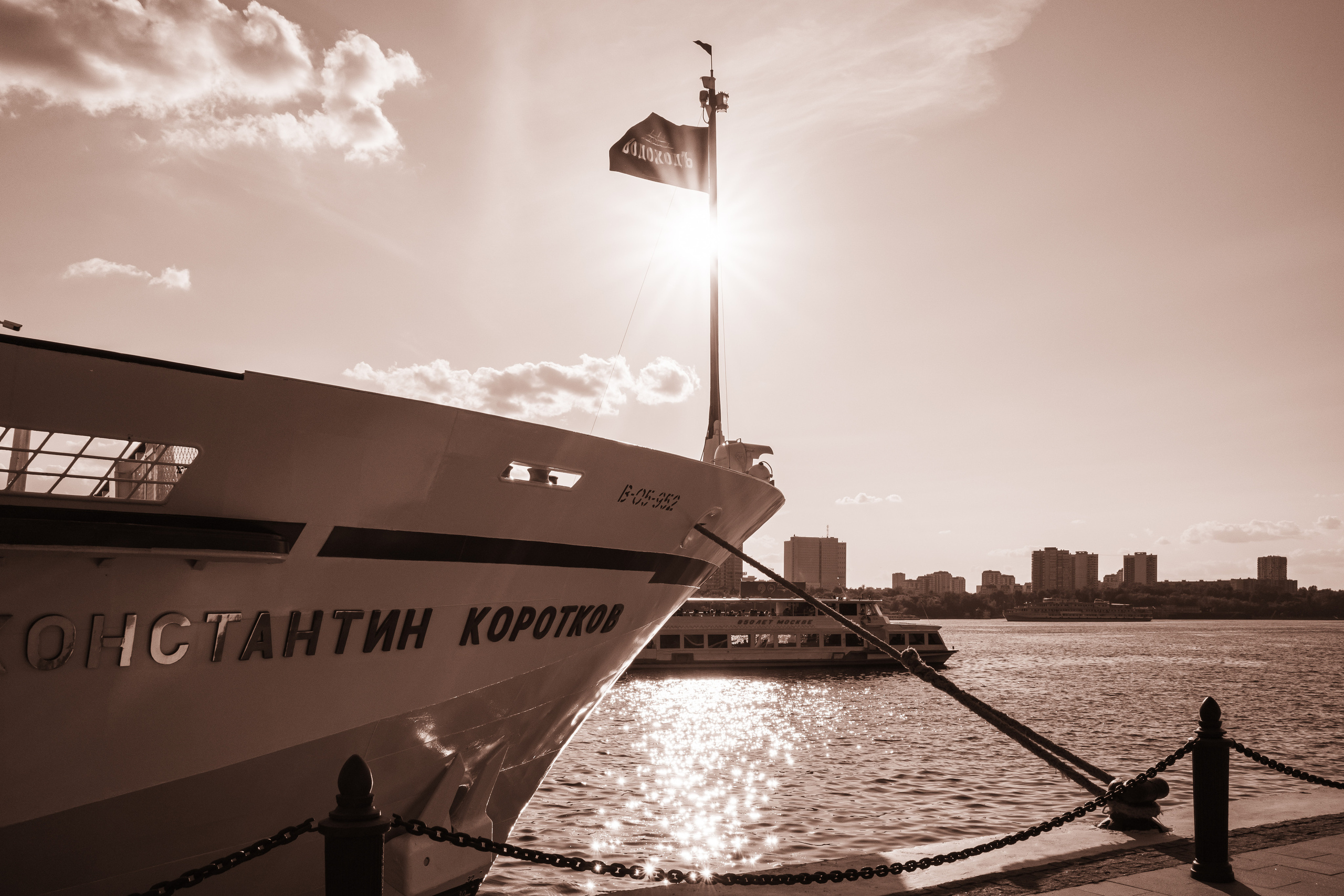 Теплоход Константин Коротков на причале Северного речного вокзала
