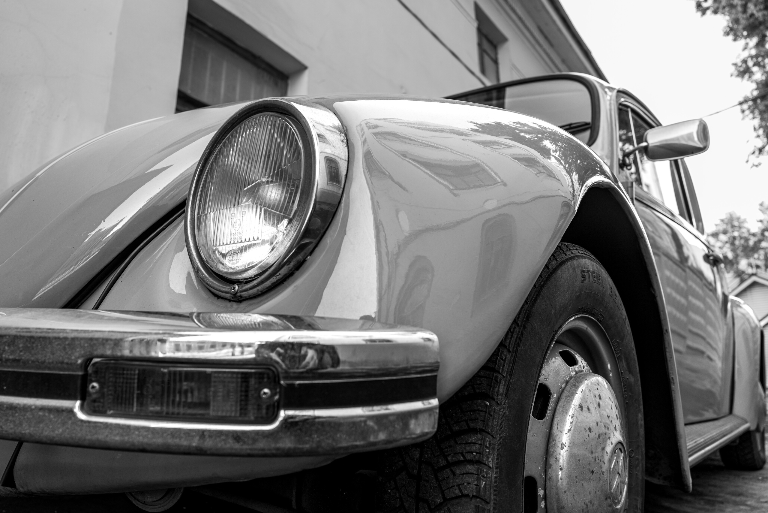 Автомобиль Жук на улицах Москвы