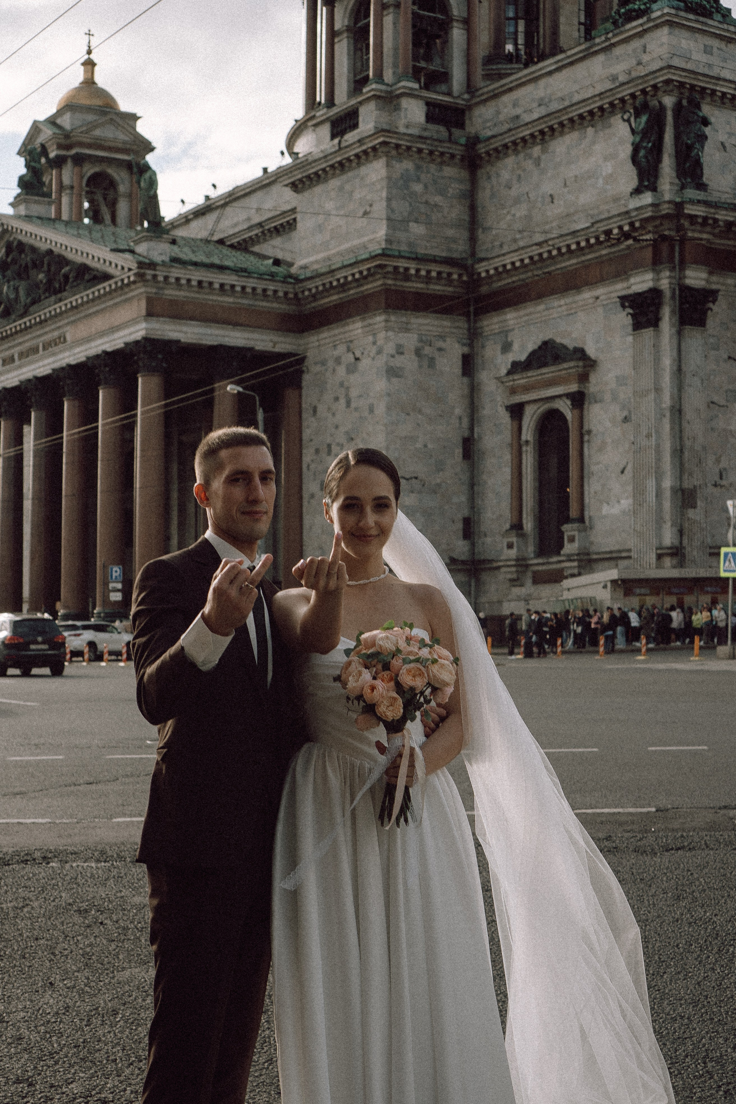 СВАДЕБНАЯ ПРОГУЛКА В САНТК-ПЕТЕРБУРГЕ (ИСАКИЕВСКИЙ СОБОР, ЗИМНЯЯ КАНАВКА, ЭРМИТАЖ И БОЛЬШАЯ МОРСКАЯ УЛИЦА). Профессиональный фотограф, Санкт-Петербург — Виктория Богомолова