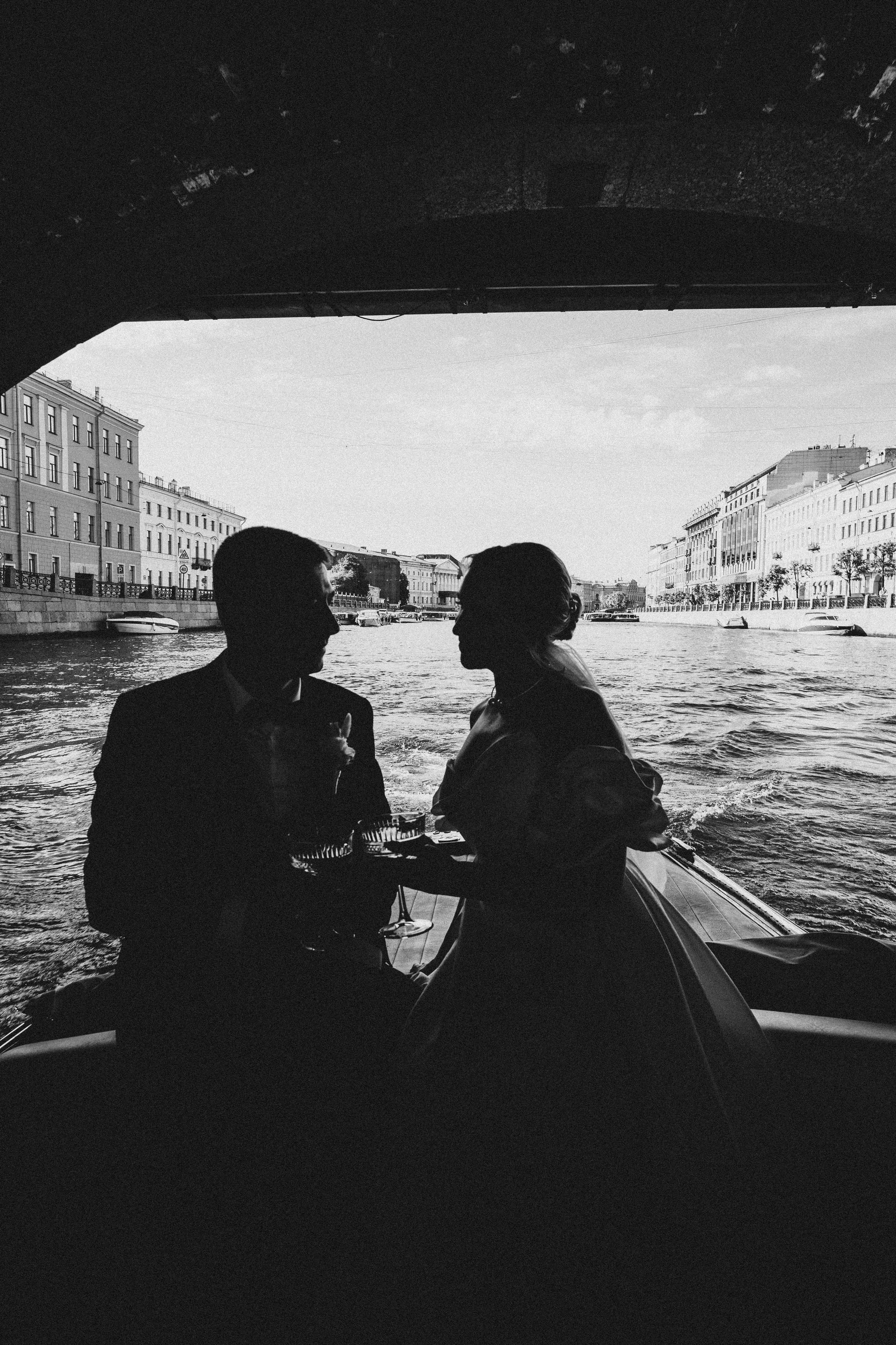 СВАДЕНБНАЯ СЬЕМКА НА КАТЕРЕ ПО КАНАЛАМ САНКТ-ПЕТЕРБУРГА И В АКВАТОРИИ НЕВЫ. Профессиональный фотограф, Санкт-Петербург — Виктория Богомолова