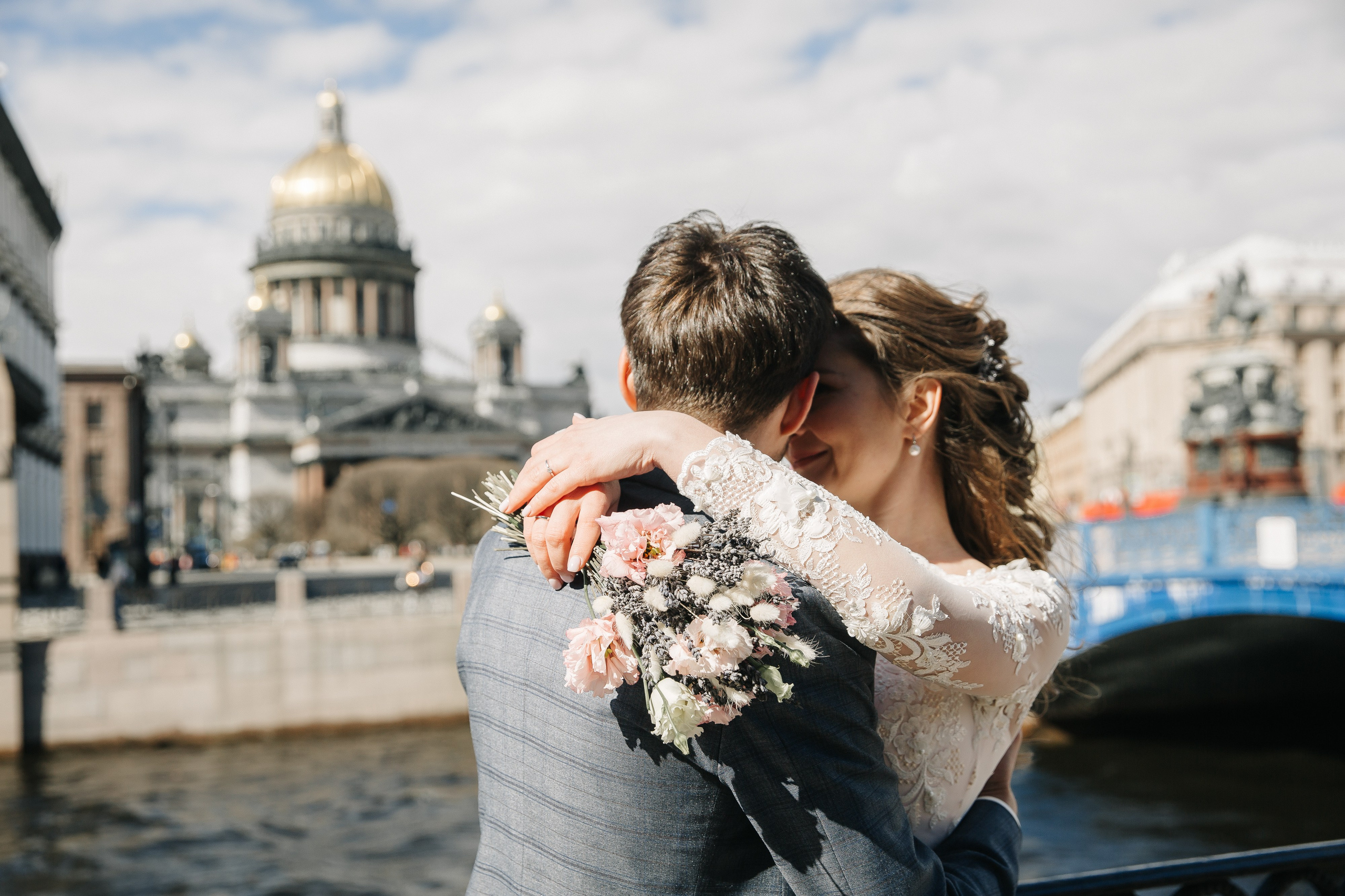 МАЙ | Дворец № 1, Атланты, Эрмитажный дворик. Свадебный фотограф в Санкт-Петербурге Полина Корзухина