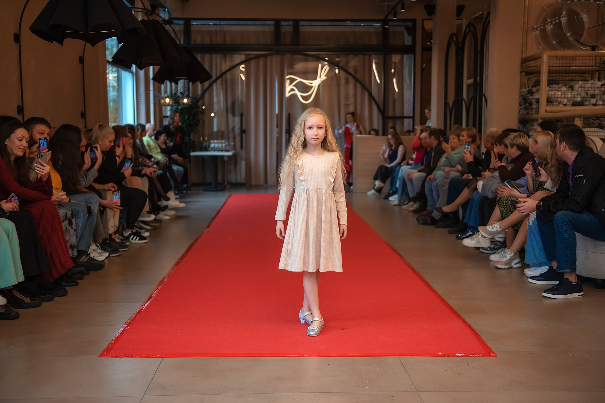 HAPPYkids дефиле в день мамы. Семейный и коммерческий фотограф в Сочи Александр Бодунов