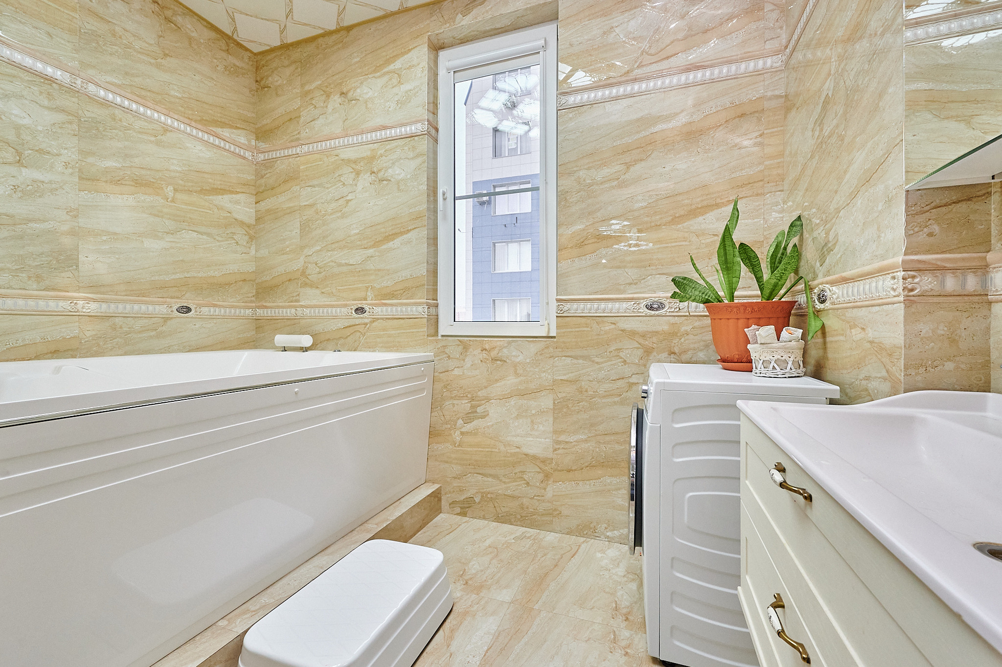 ванная комната бежевая плитка 