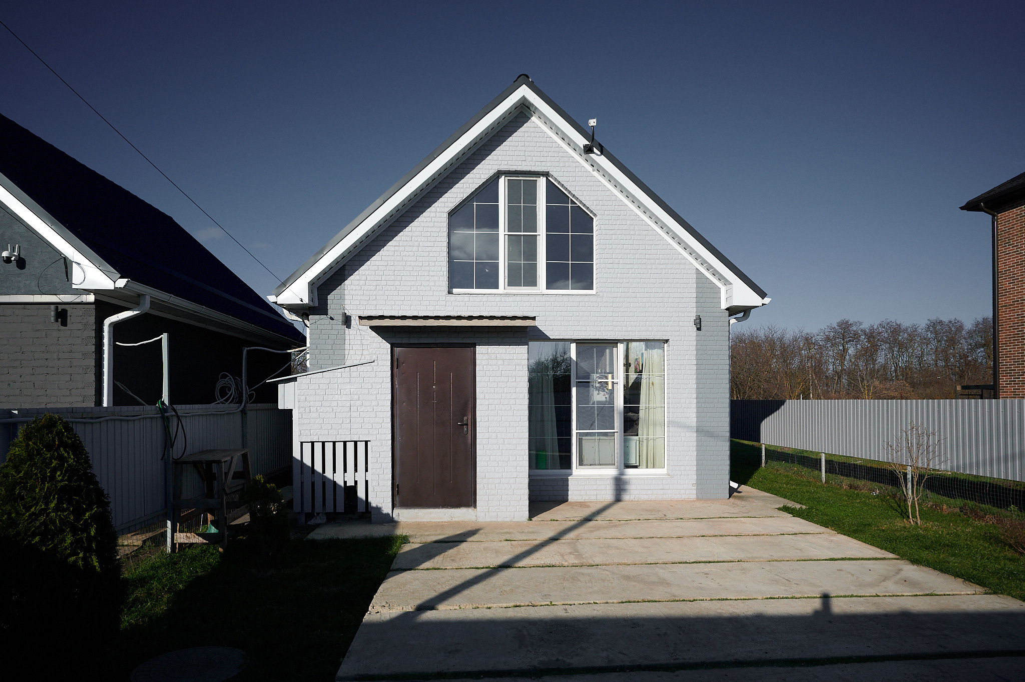 частный дом двухэтажный светлые оттенки 