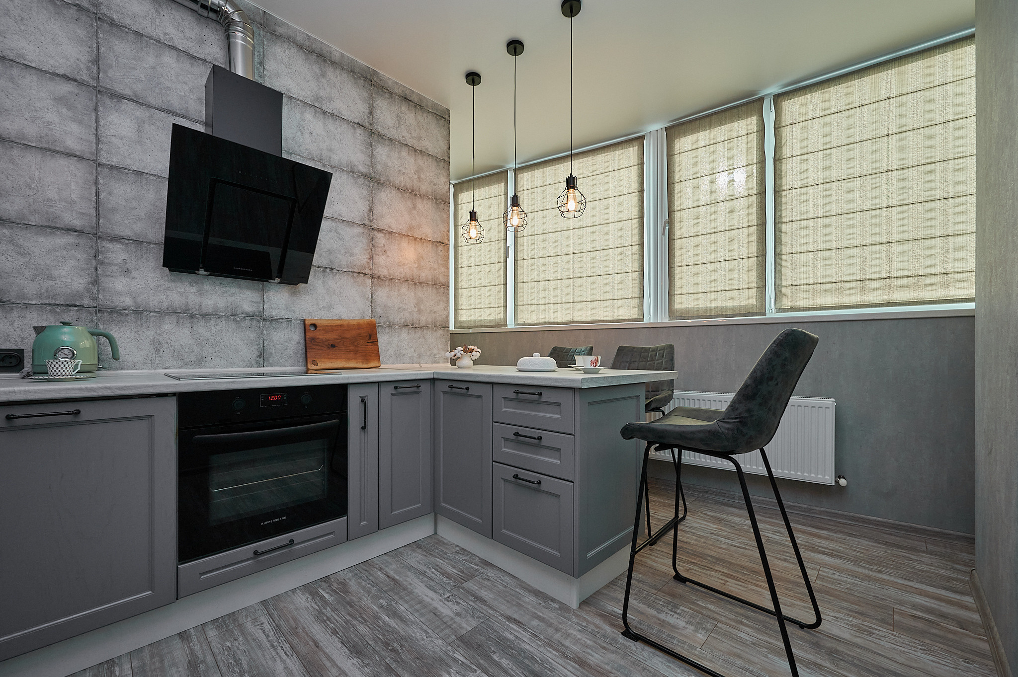 кухня серые шкафчики черные стулья 