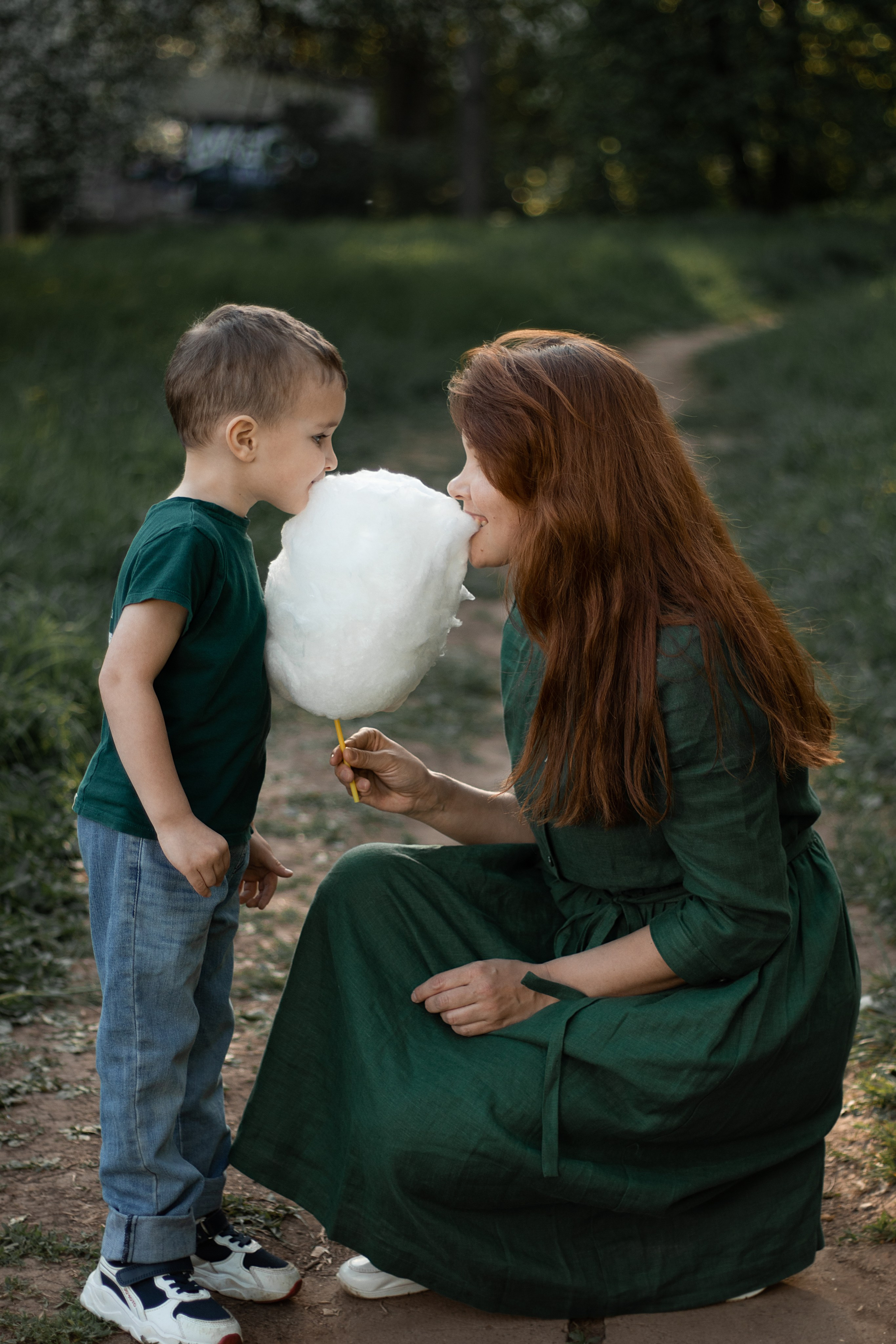 Цветущая майская семья