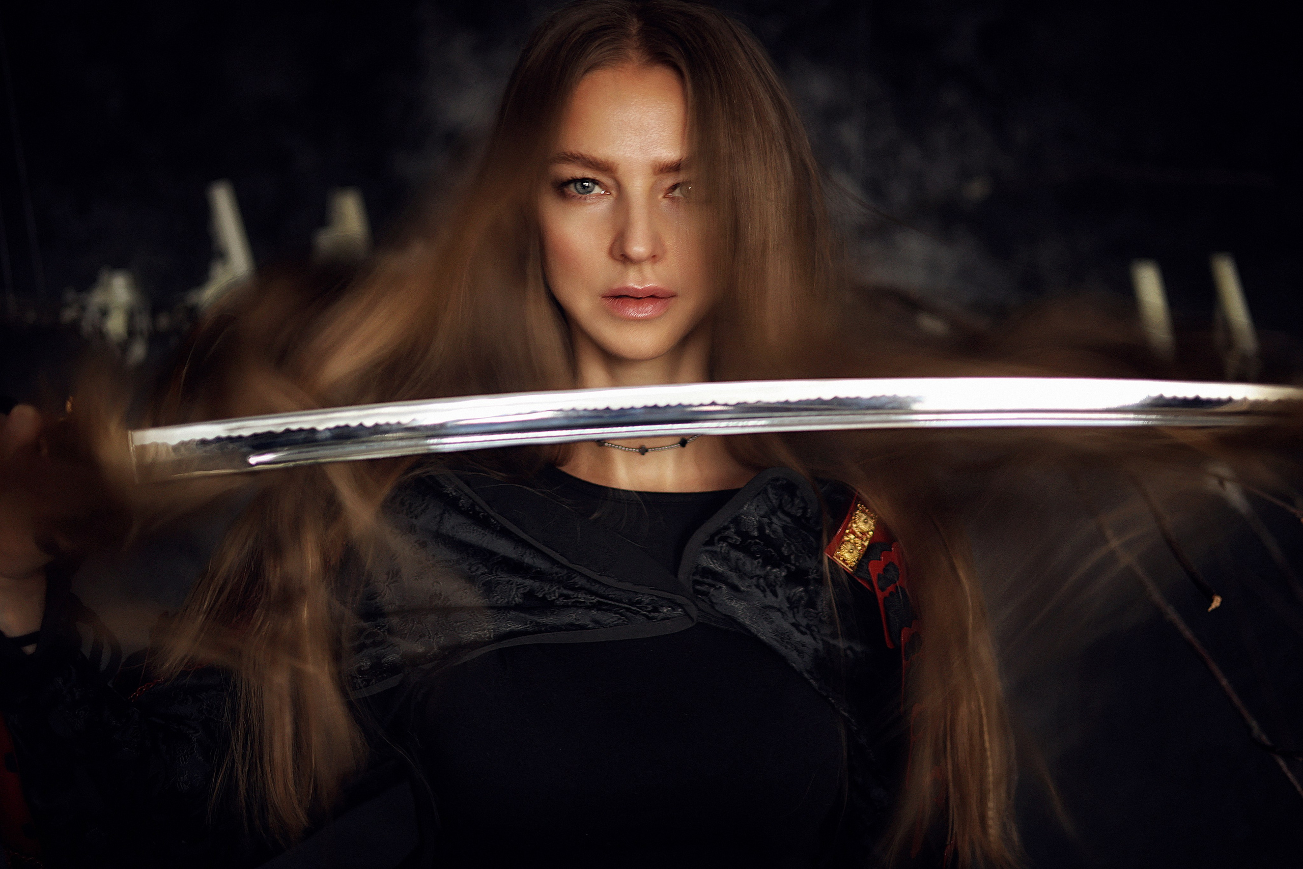 девушка с мечом, девушка с катаной, девушка и катана , женщина с мечом