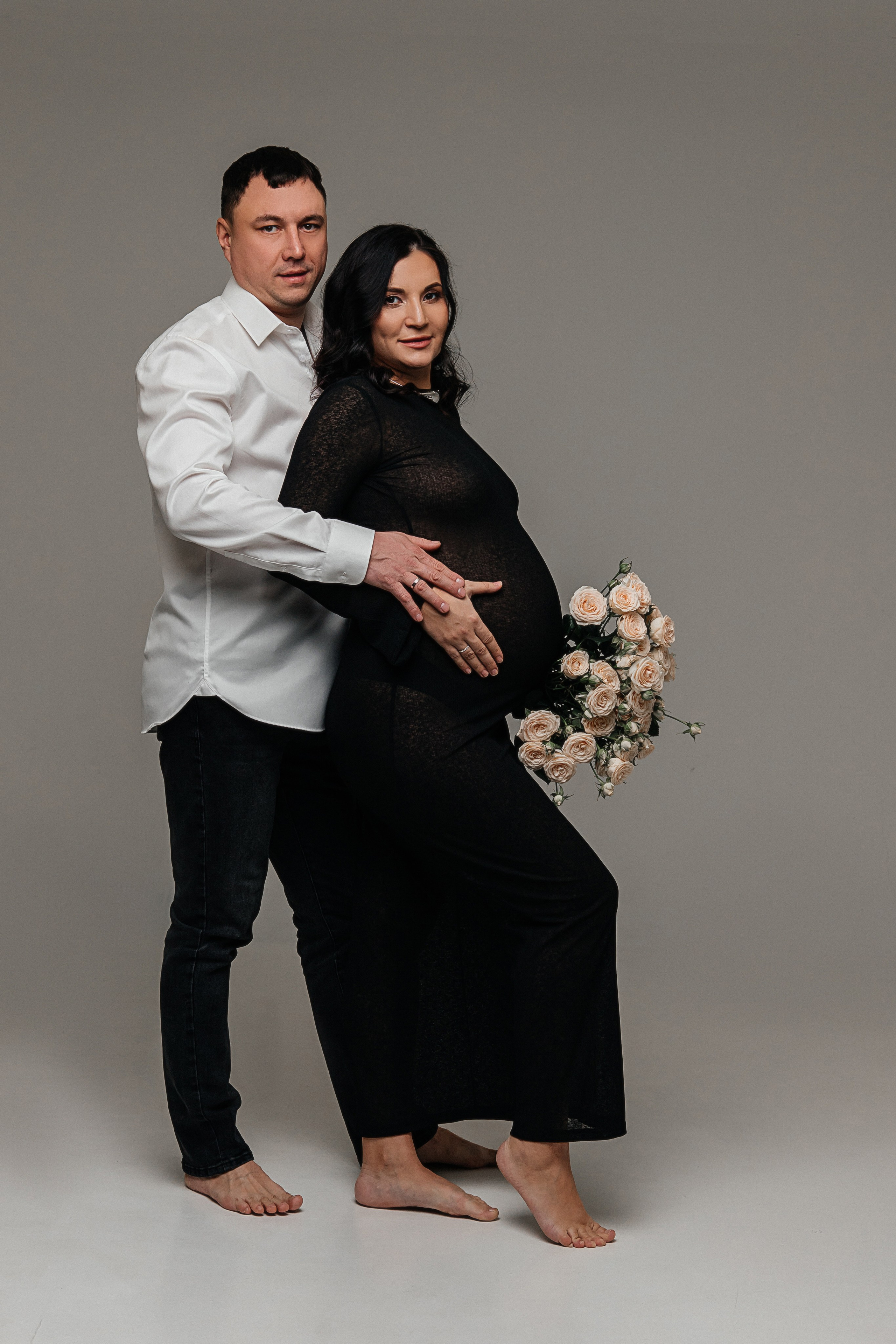 фотосессия беременности в студии с мужем. Фотосессия беременности в тканях. Беременность, фотосъемка в ожидании. фотосъемка беременных. фотограф  беременности Иркутск Фотосесия в стиле vogue в иркутске