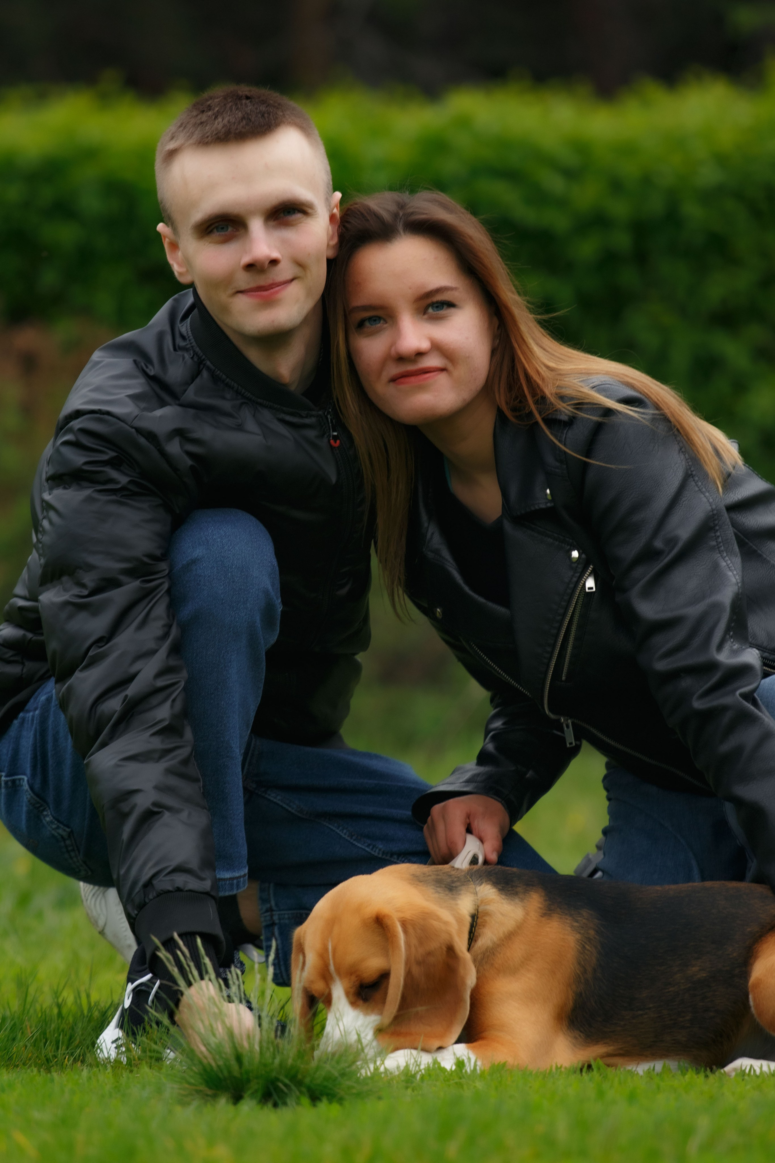 Бигль Старк и его хозяева Яна и Евгений. Фотограф Екатерина Козловская